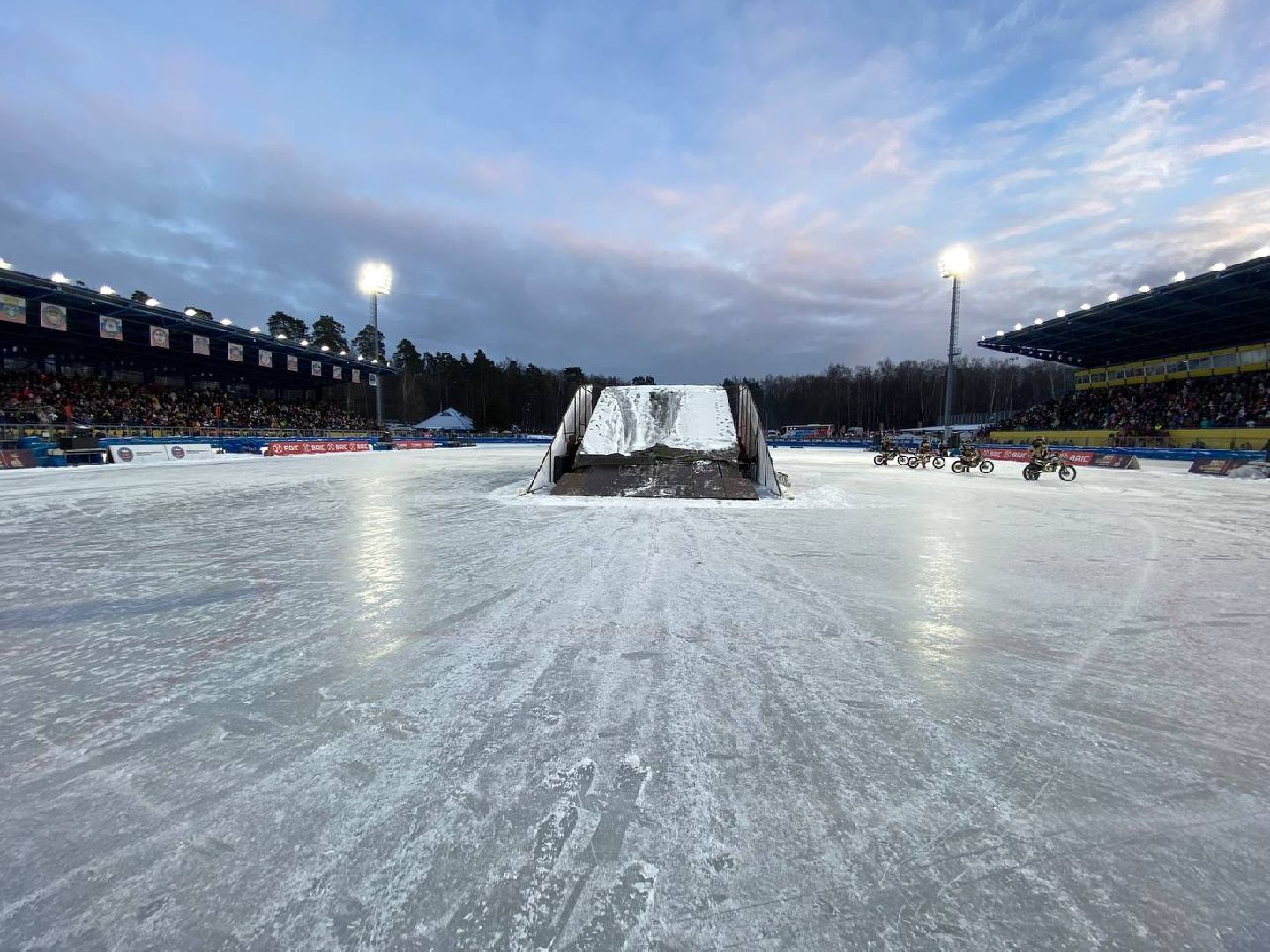 спидвей, чемпионатросссиипоспидвею, спидвейчемпионатроссии, спидвейвзорком, стадионзоркий, хирург, александрзалдастанов, ночныеволки, дмитрийволков, мото, мотогонки,