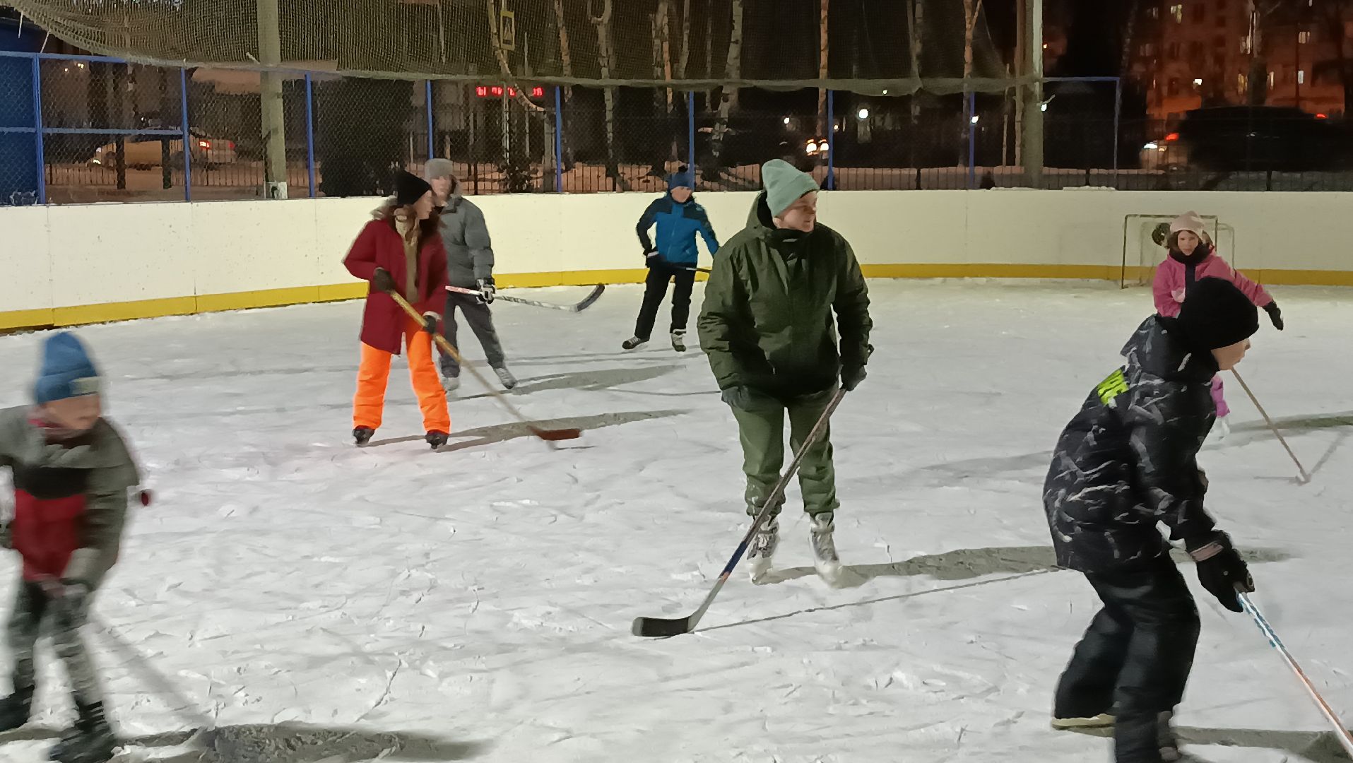 Каток в Литвиново, Коньки, литвиново, хоккей, вертикалки,