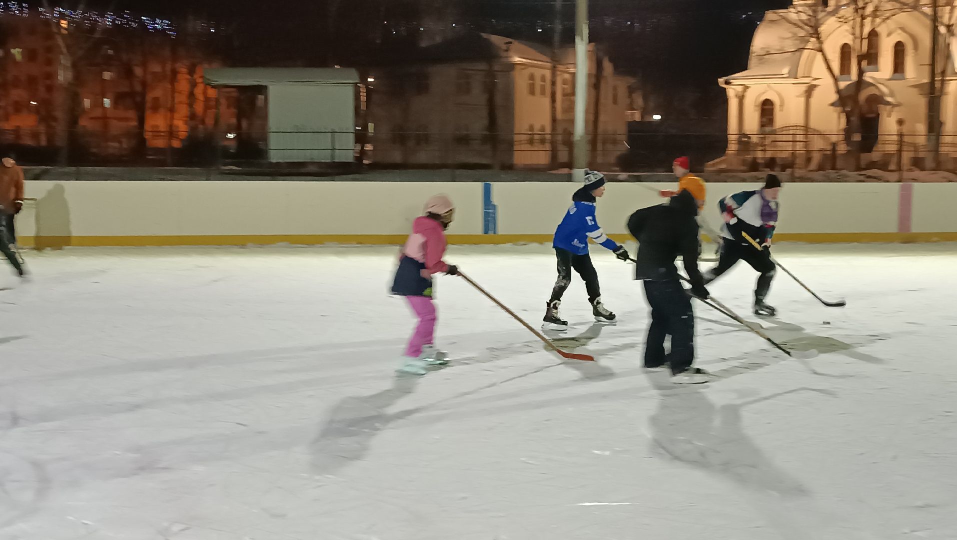 Каток в Литвиново, Коньки, литвиново, хоккей, вертикалки,