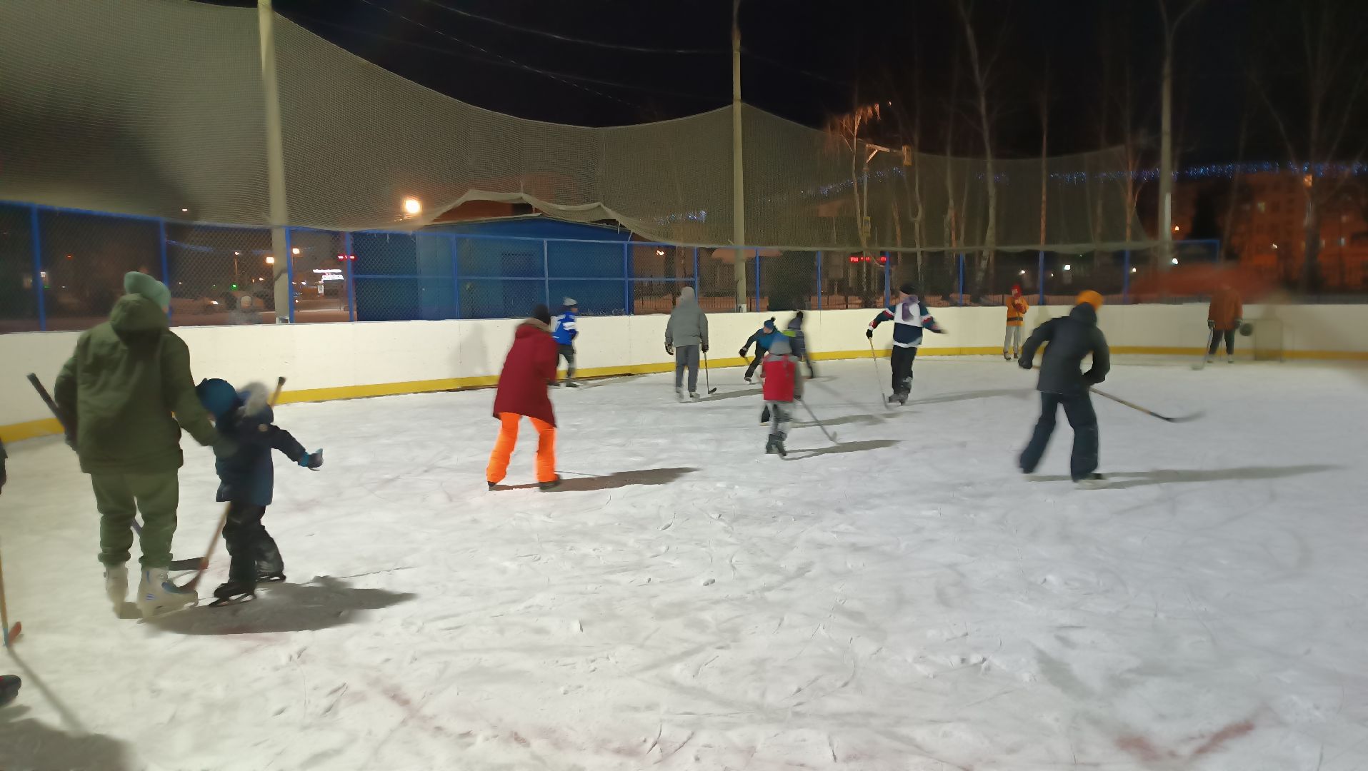 Каток в Литвиново, Коньки, литвиново, хоккей, вертикалки,