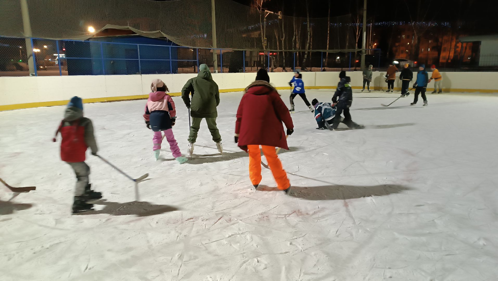 Каток в Литвиново, Коньки, литвиново, хоккей, вертикалки,