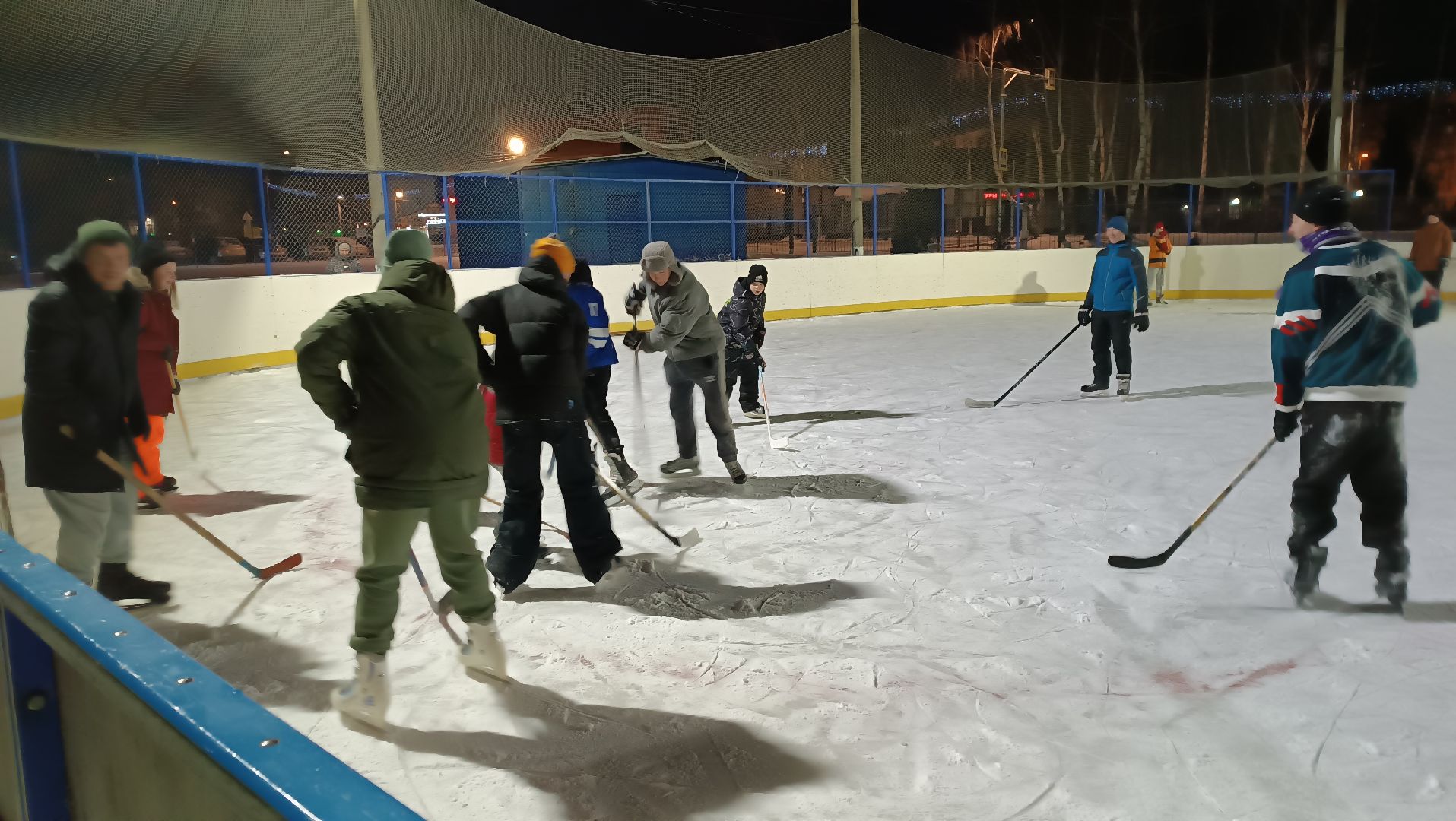 Каток в Литвиново, Коньки, литвиново, хоккей, вертикалки,