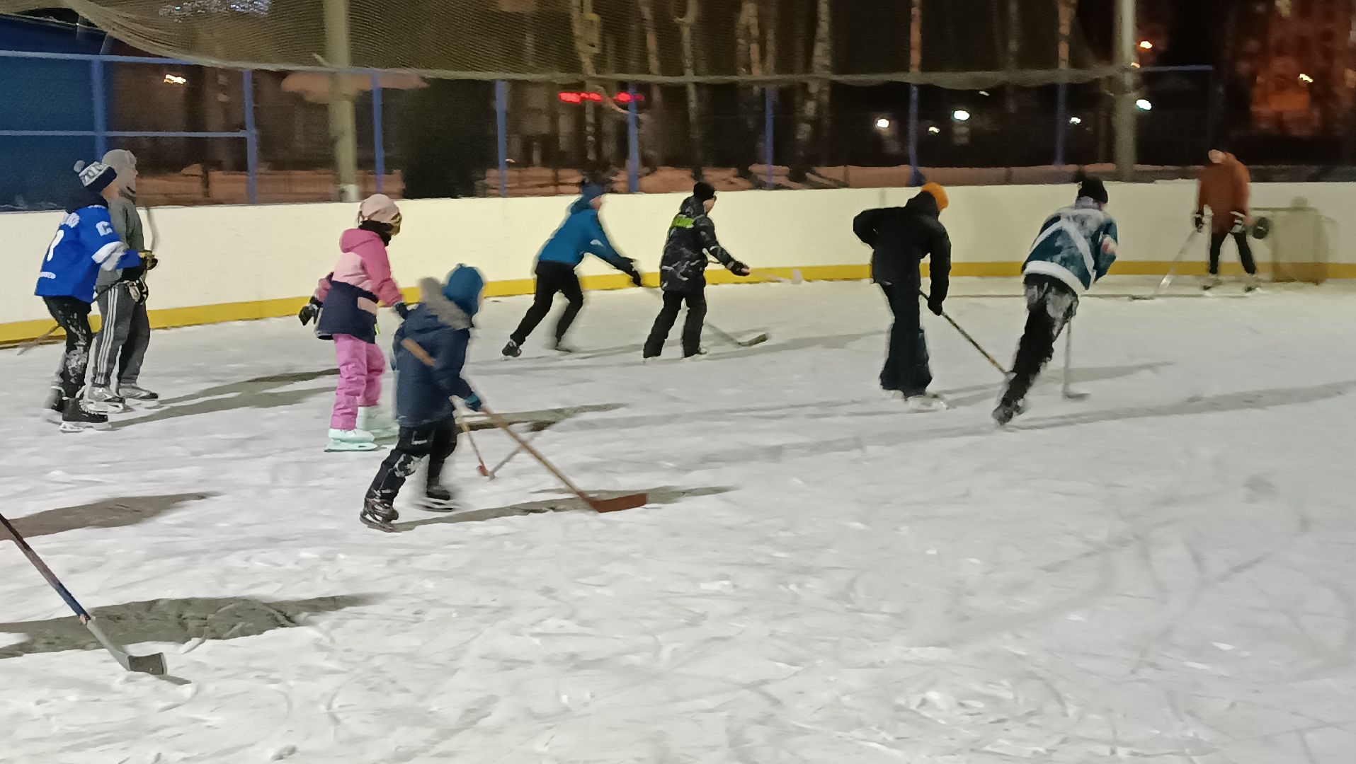 Каток в Литвиново, Коньки, литвиново, хоккей, вертикалки,