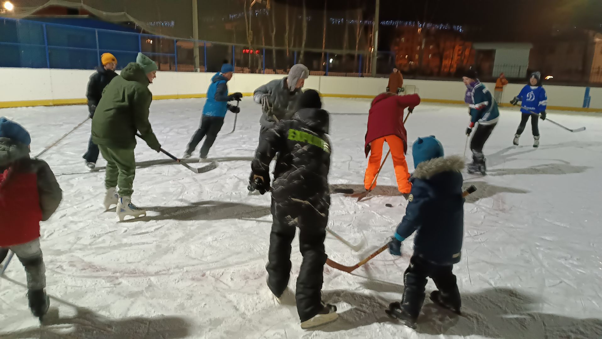 Каток в Литвиново, Коньки, литвиново, хоккей, вертикалки,