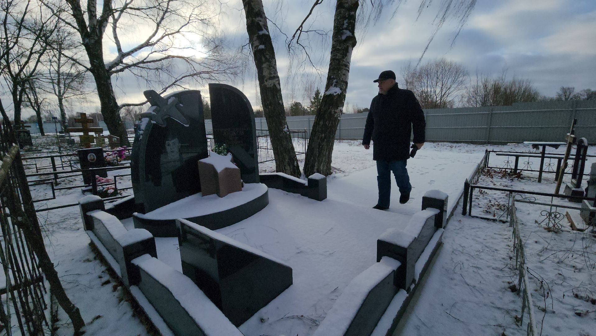 серпухов, деревня турово, могила летчика петра жидкова, туровское сельское кладбище, 23 февраля, туровская школа,