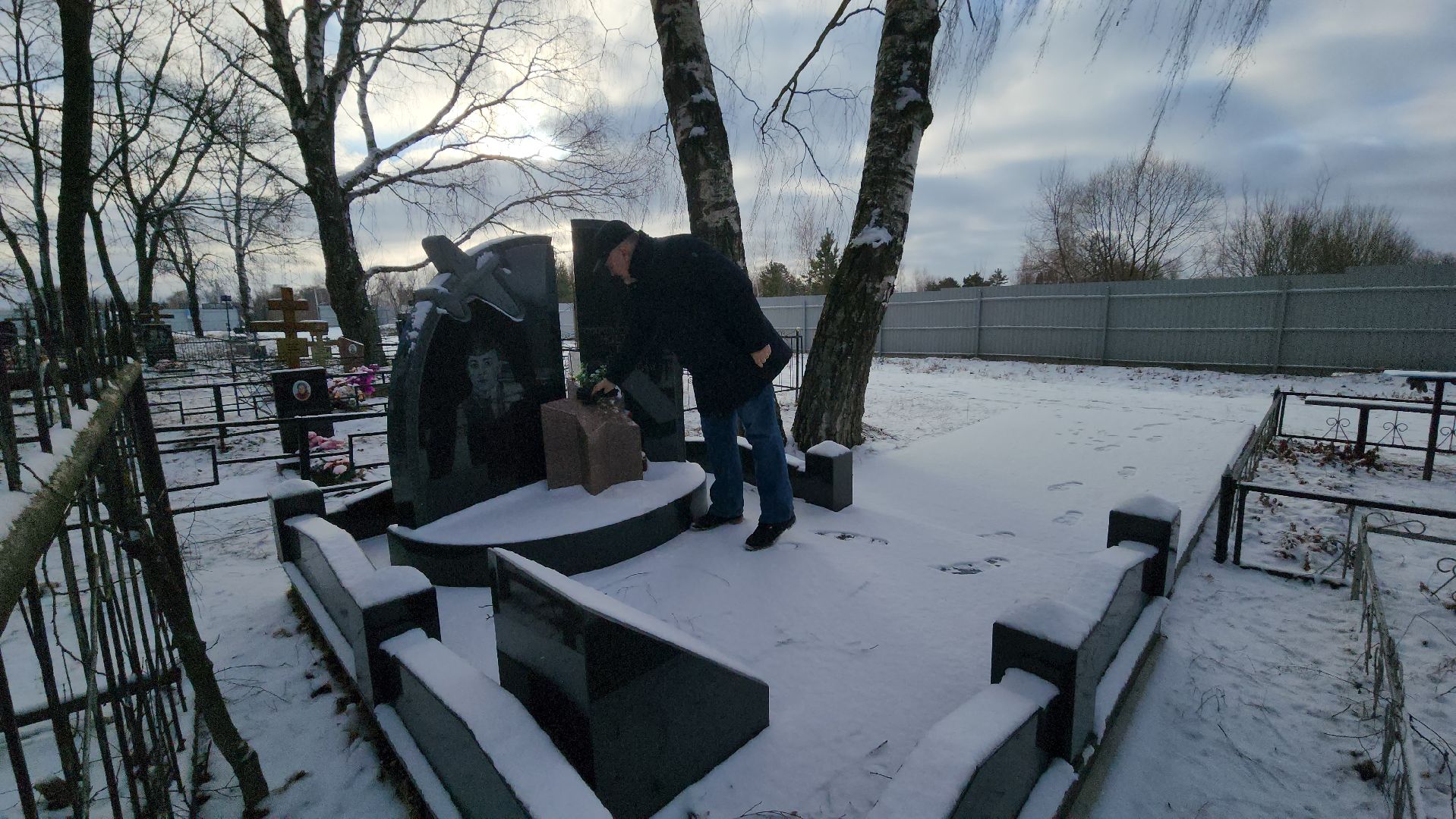 серпухов, деревня турово, могила летчика петра жидкова, туровское сельское кладбище, 23 февраля, туровская школа,