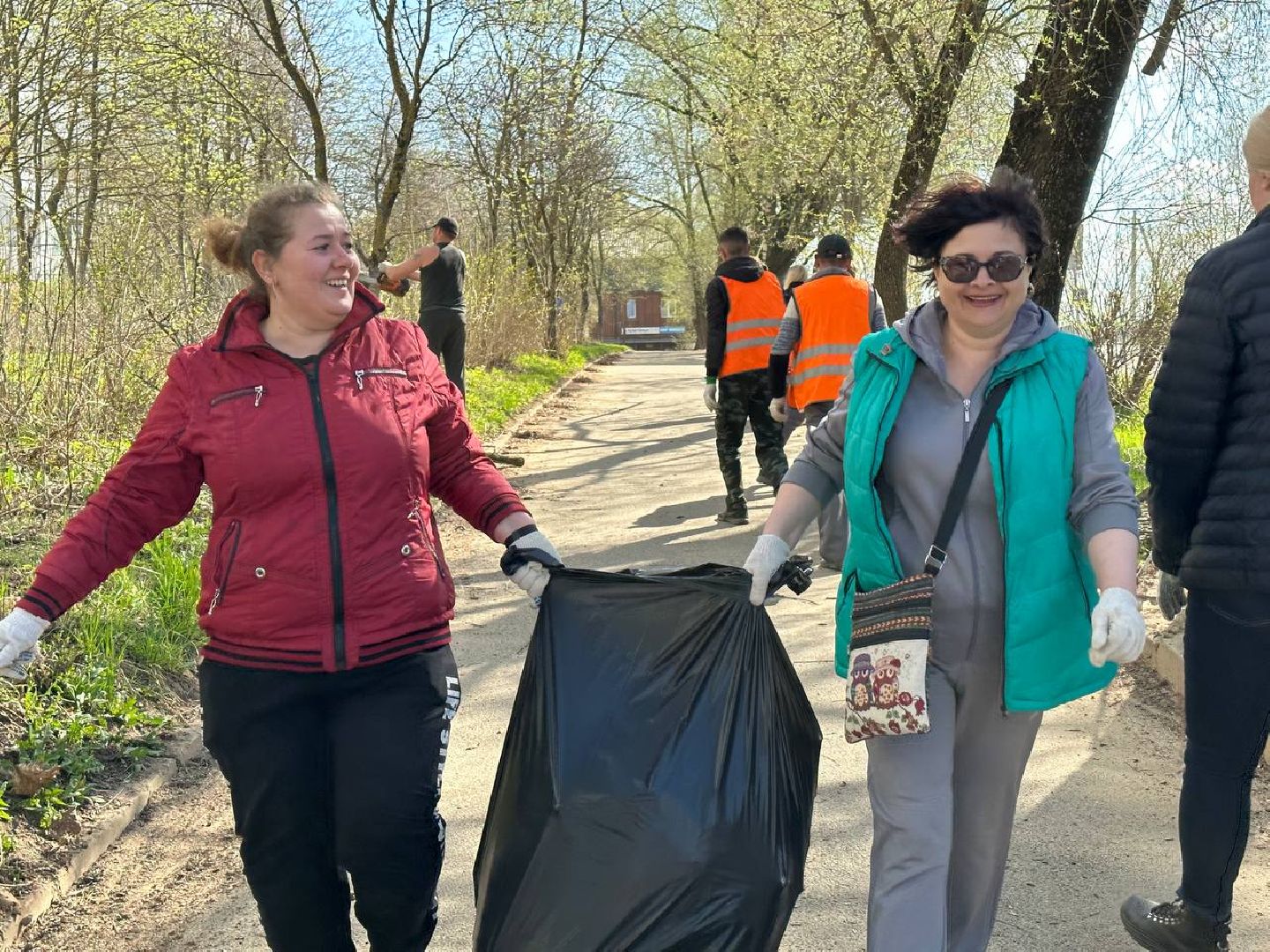 Можайск, Можайский городской округ, Подмосковье, субботник, областной субботник, жители, уборка территории