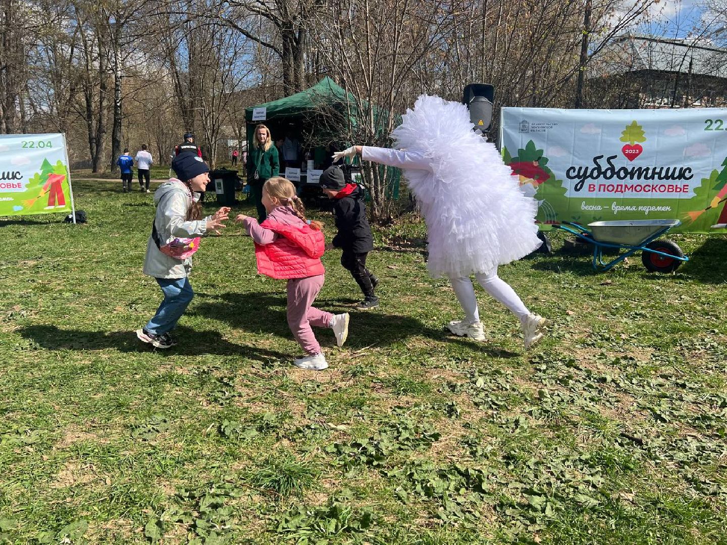 Можайск, Можайский городской округ, Подмосковье, субботник, жители, развлекательная программа