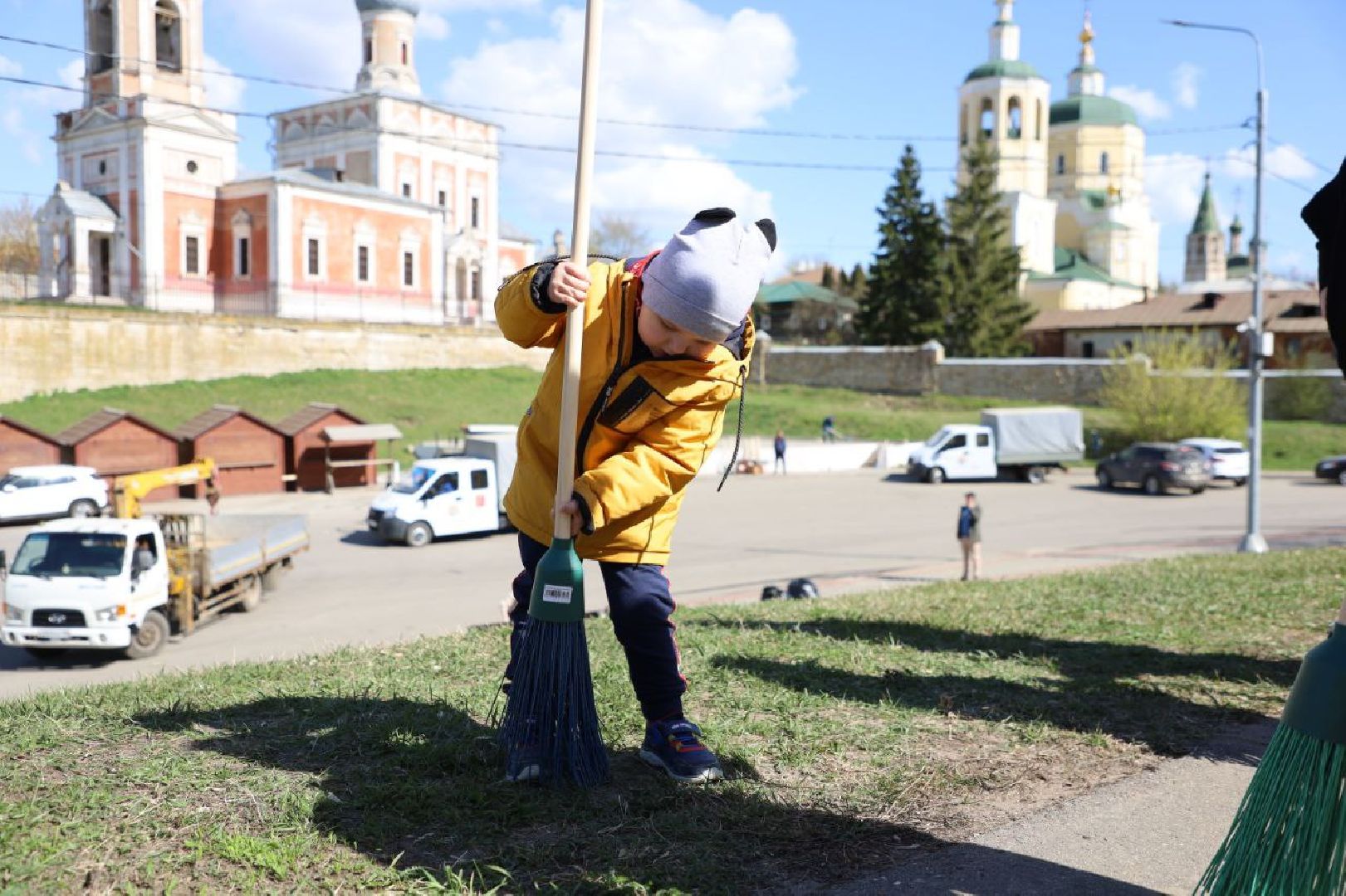 серпухов, субботник, благоустройство, доброе дело, соборная гора, колокола, храмовый комплекс, христианство,