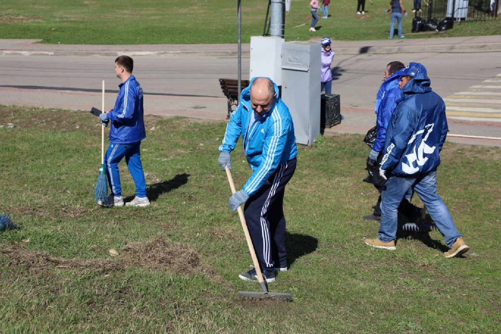 серпухов, субботник, благоустройство, доброе дело, соборная гора, колокола, храмовый комплекс, христианство,
