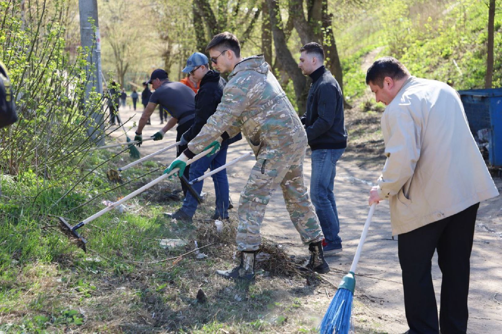 серпухов, субботник, благоустройство, доброе дело, соборная гора, колокола, храмовый комплекс, христианство,