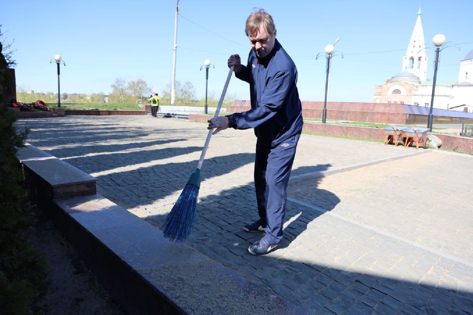 серпухов, субботник, благоустройство, доброе дело, соборная гора, колокола, храмовый комплекс, христианство,