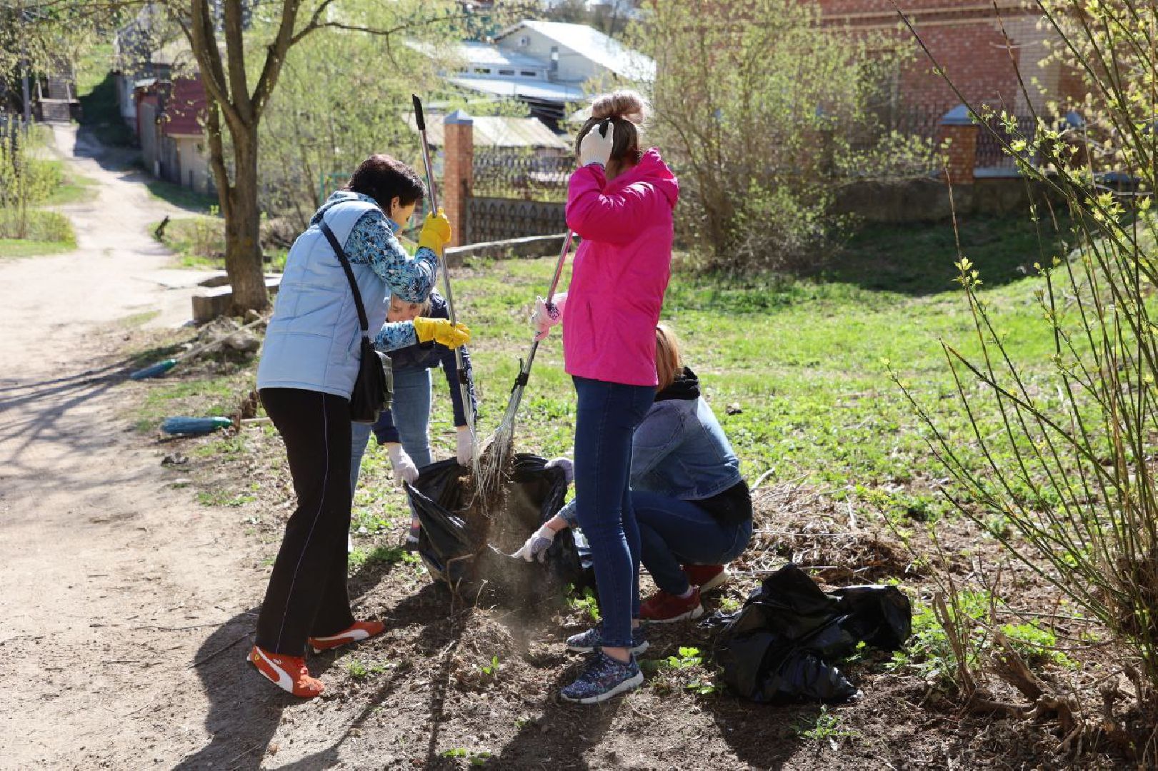 серпухов, субботник, благоустройство, доброе дело, соборная гора, колокола, храмовый комплекс, христианство,