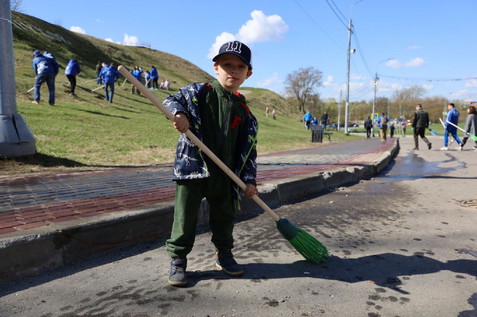 серпухов, субботник, благоустройство, доброе дело, соборная гора, колокола, храмовый комплекс, христианство,