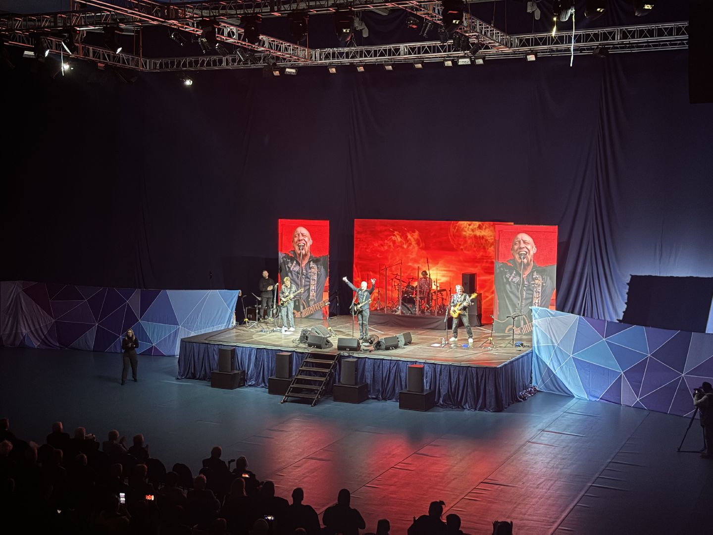 Концерт, денис майданов, ленинский городской округ, участники сво, семьи мобилизованных, ветераны вов, день защитника отечества, вертикалки,