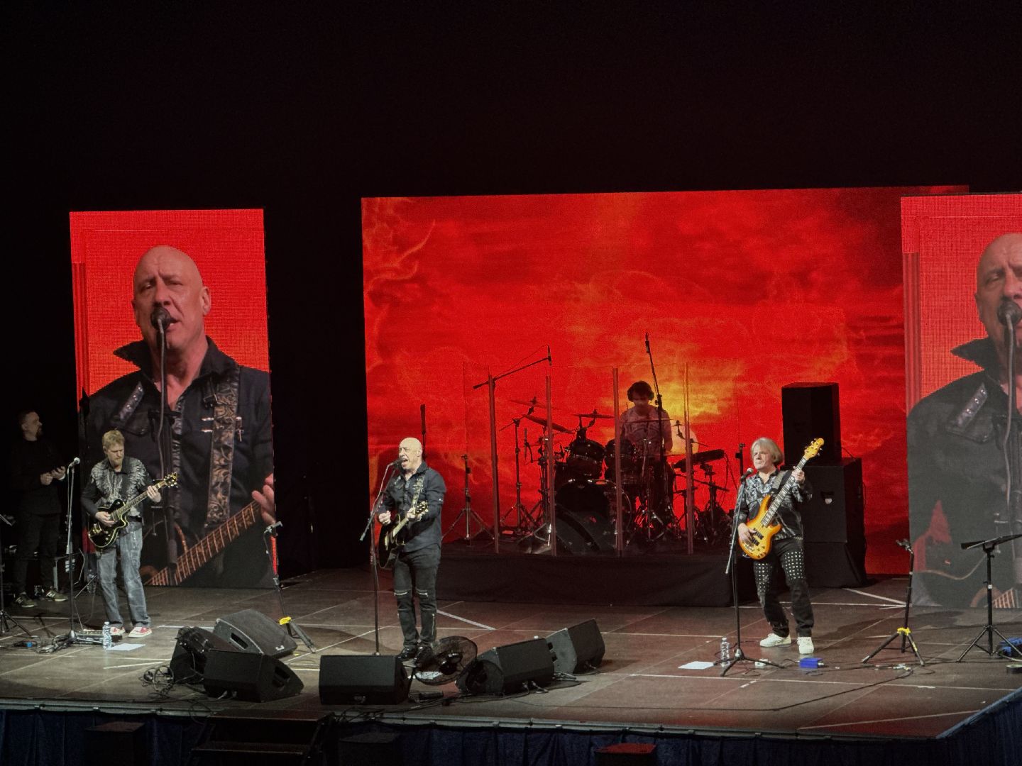 Концерт, денис майданов, ленинский городской округ, участники сво, семьи мобилизованных, ветераны вов, день защитника отечества, вертикалки,