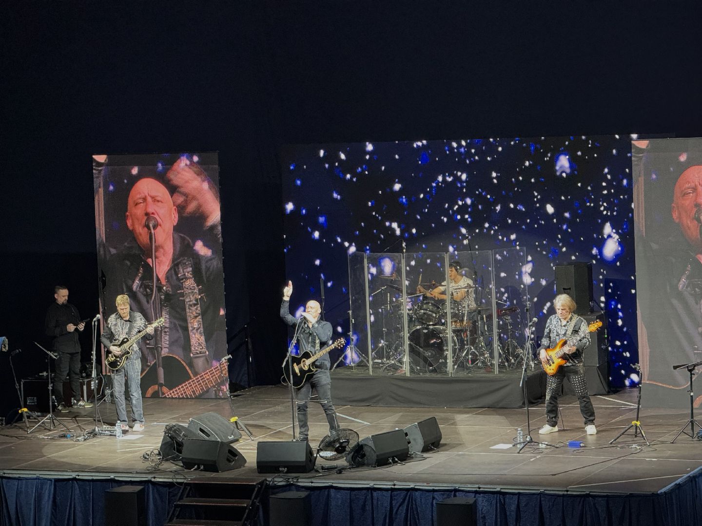 Концерт, денис майданов, ленинский городской округ, участники сво, семьи мобилизованных, ветераны вов, день защитника отечества, вертикалки,