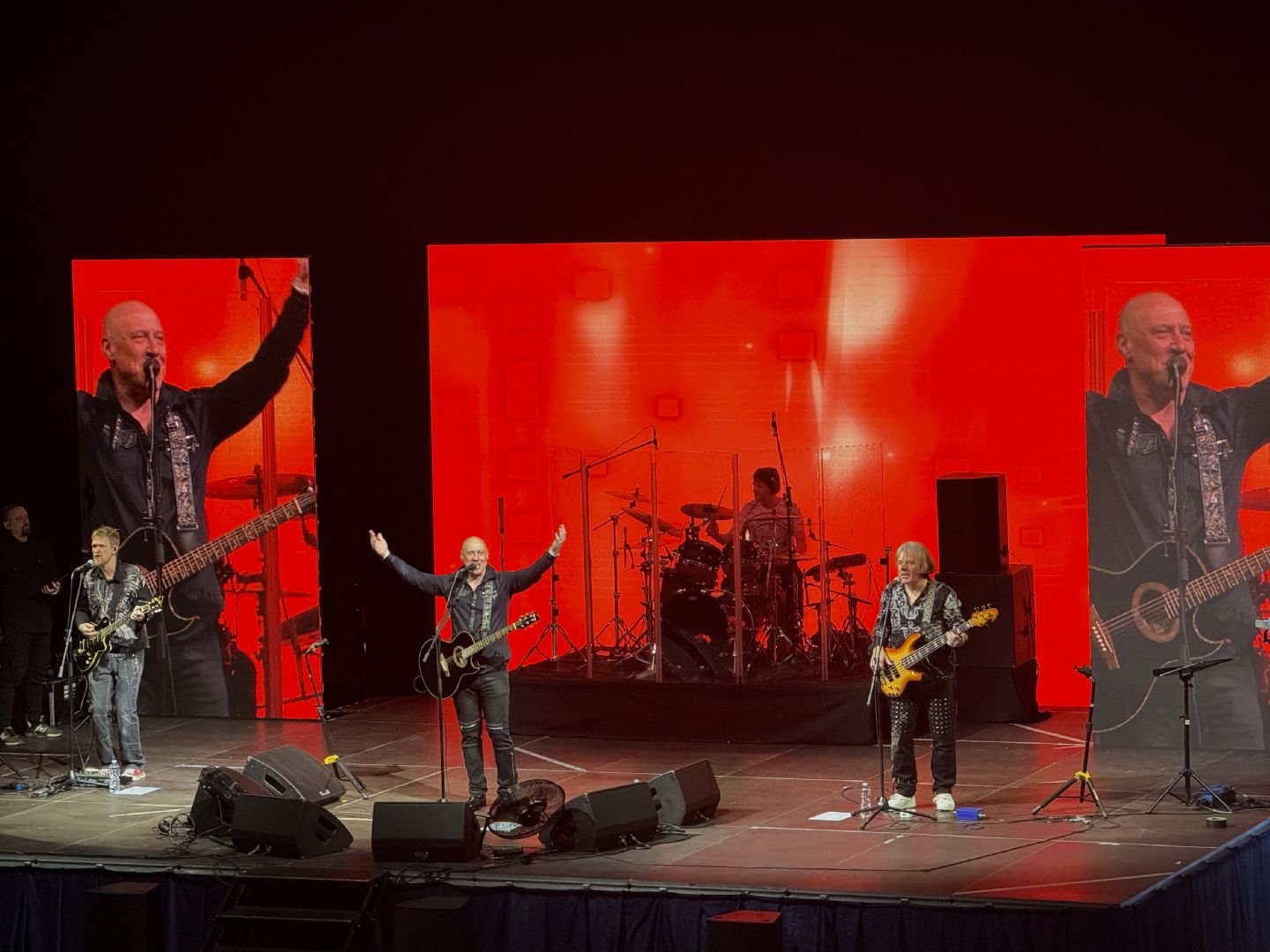 Концерт, денис майданов, ленинский городской округ, участники сво, семьи мобилизованных, ветераны вов, день защитника отечества, вертикалки,