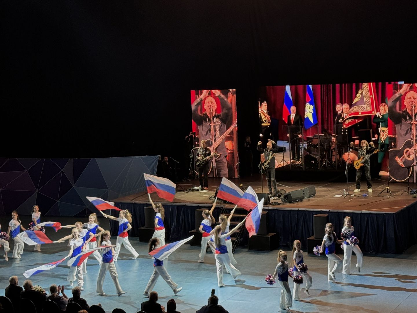 Концерт, денис майданов, ленинский городской округ, участники сво, семьи мобилизованных, ветераны вов, день защитника отечества, вертикалки,