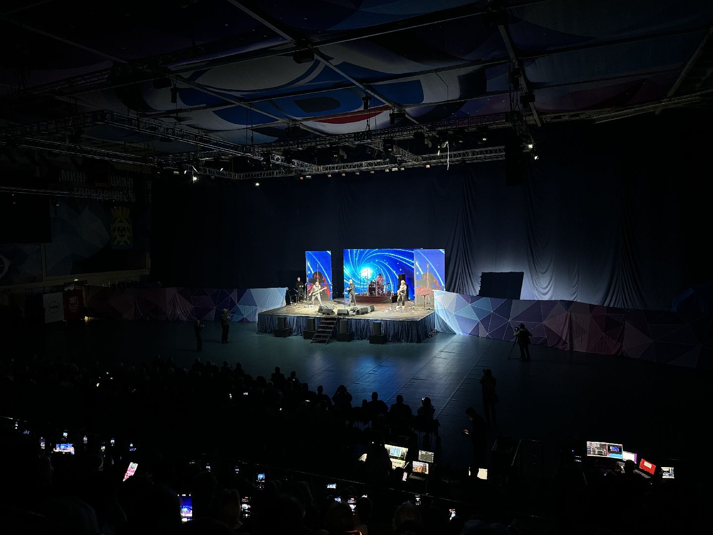 Концерт, денис майданов, ленинский городской округ, участники сво, семьи мобилизованных, ветераны вов, день защитника отечества, вертикалки,