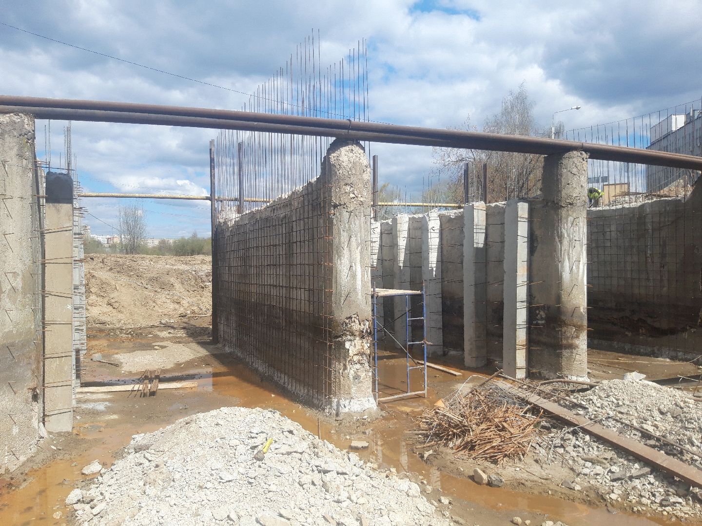 река, ремонт дорог,