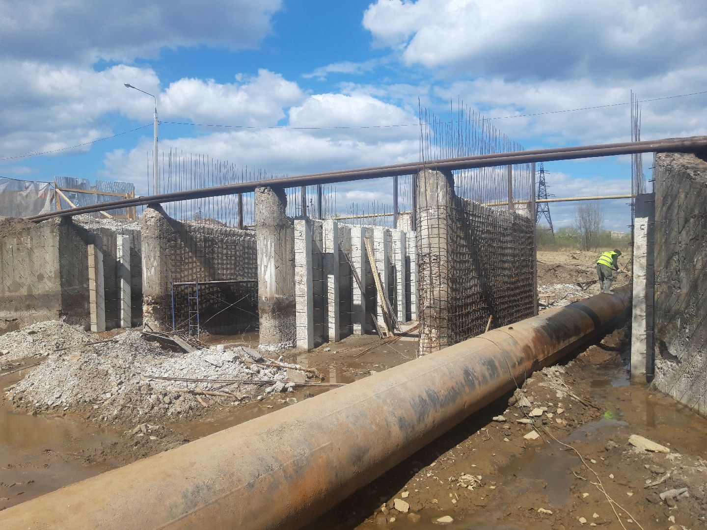 река, ремонт дорог,