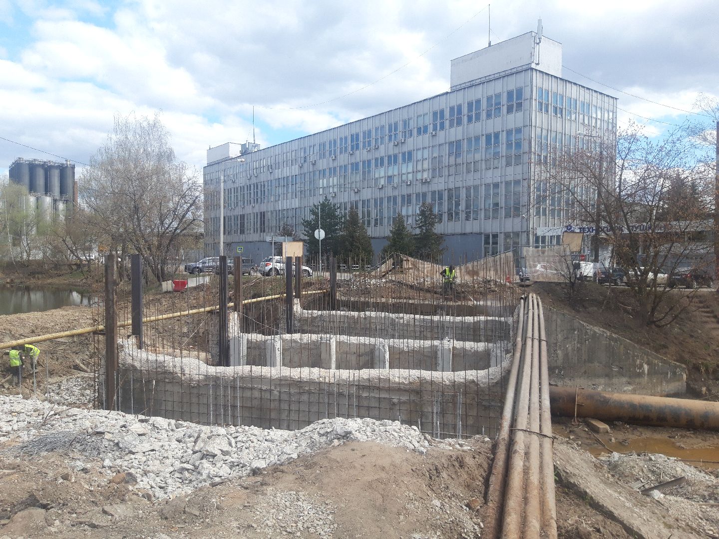 река, ремонт дорог,