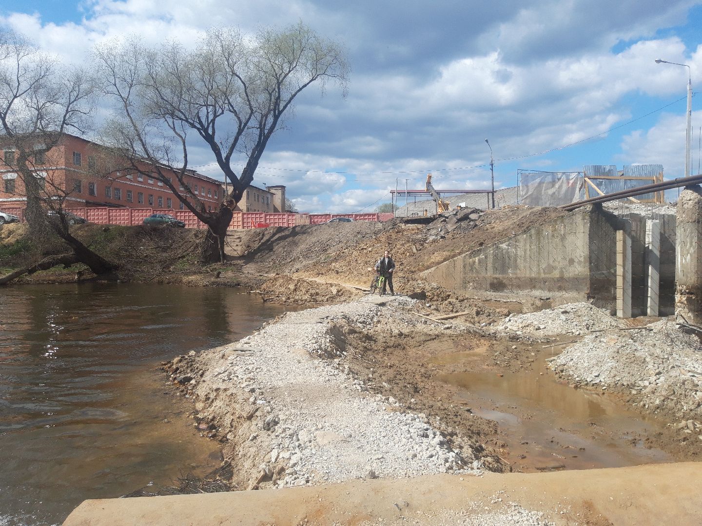 река, ремонт дорог,