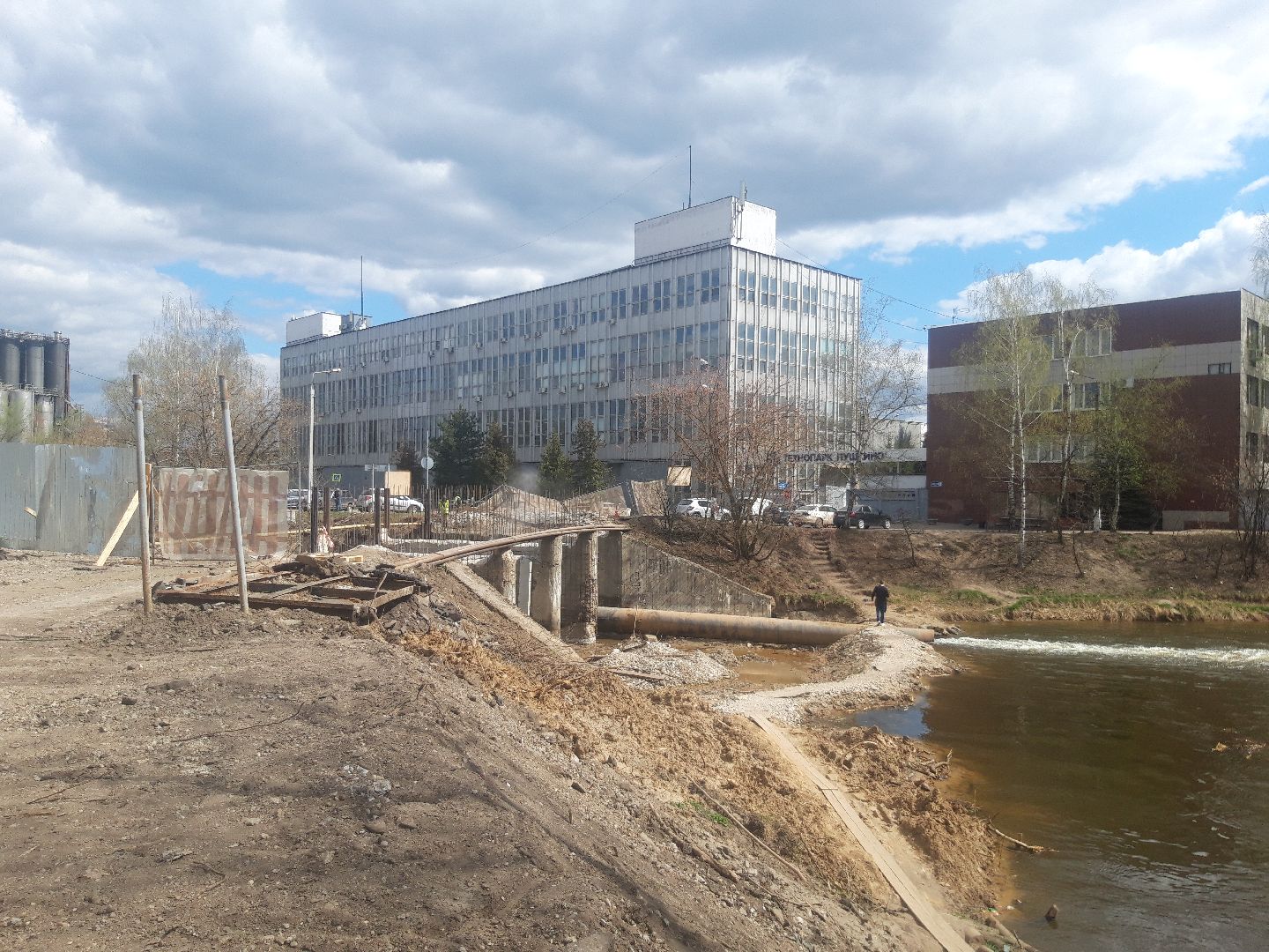 река, ремонт дорог,