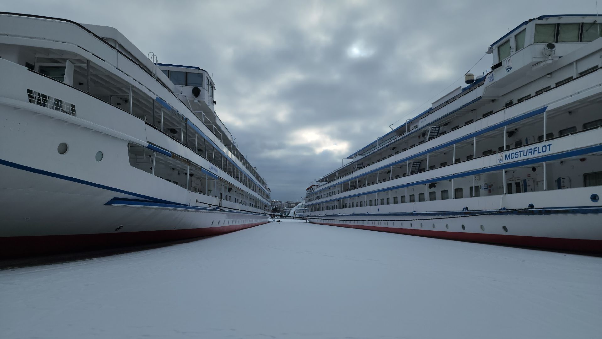 долгопрудный, Хлебниковский затон, Московский международный яхтенный порт, теплоход, капитан, якорь, навигация, вертикалки,