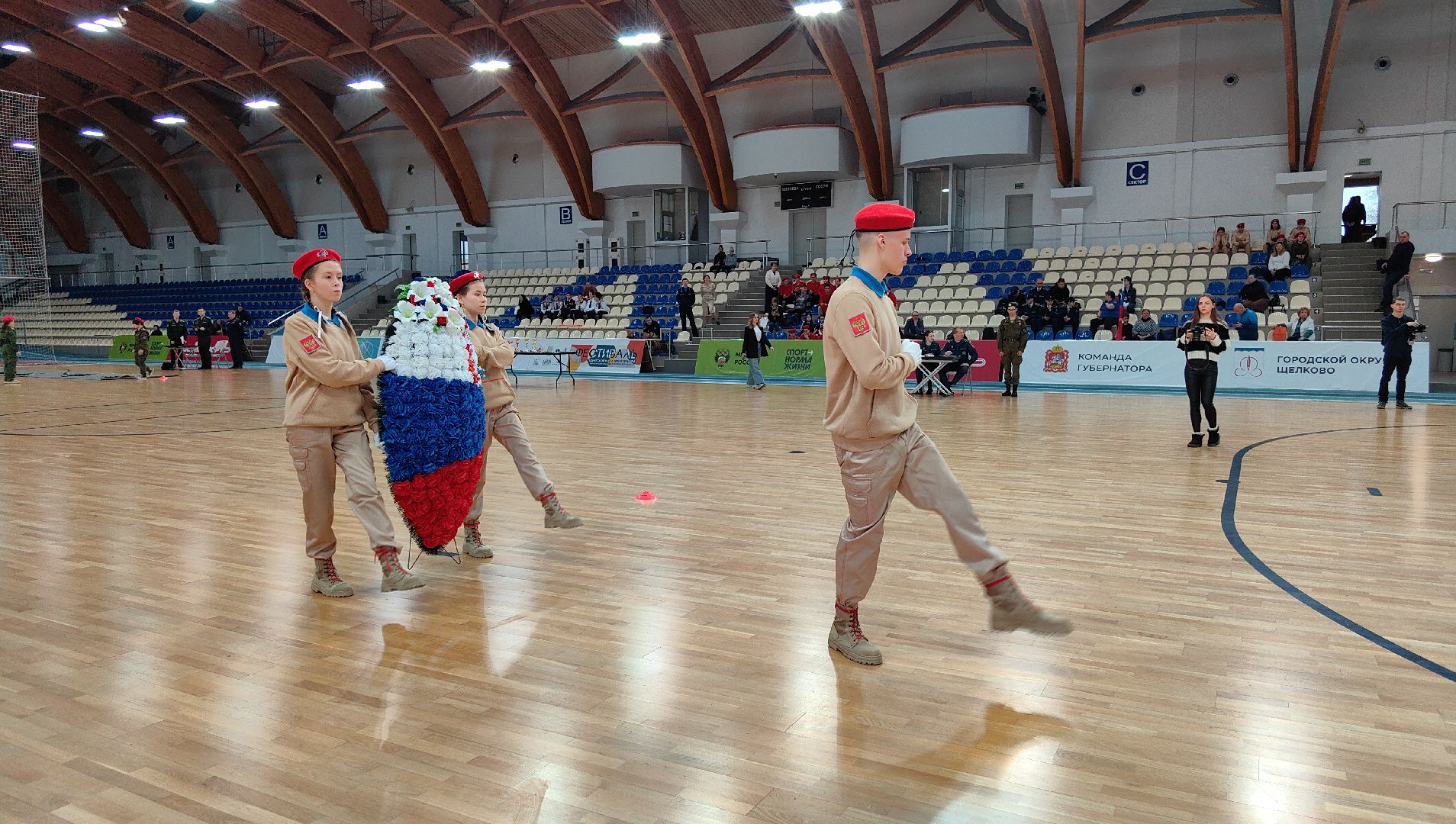 юнармия, соревнования, слет, оружие, возложение венка, Равнение на знамя, вертикалки,