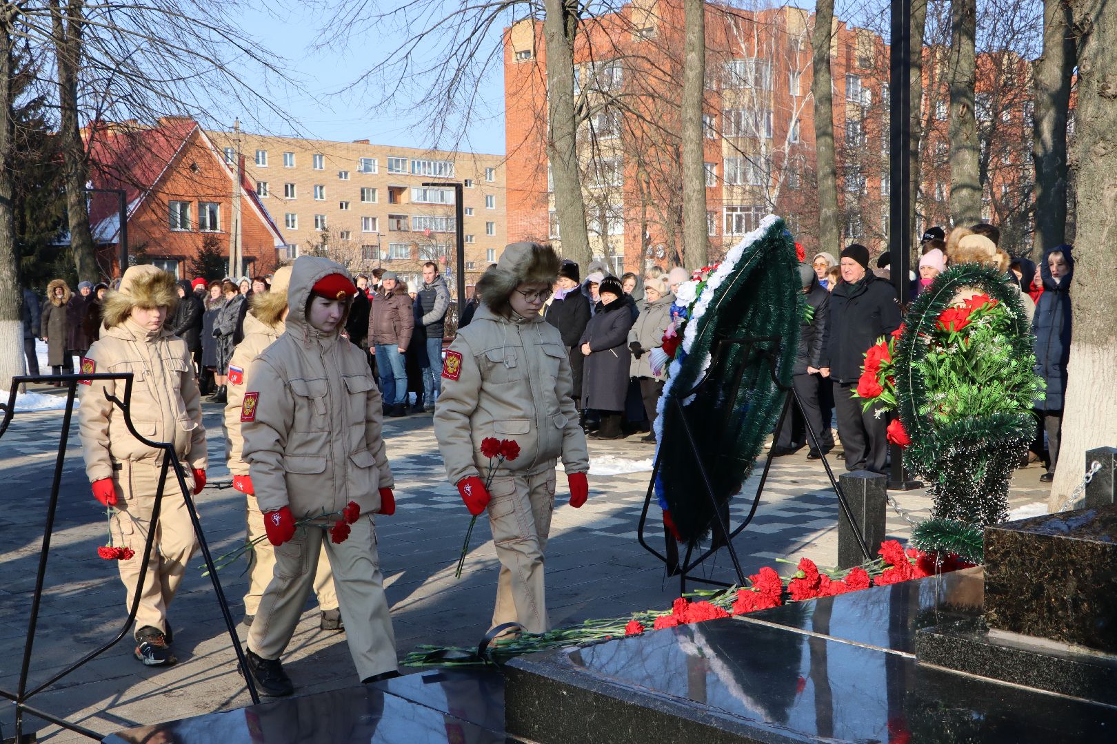 день защитника отечества, серебряные пруды, возложение, братская могила,