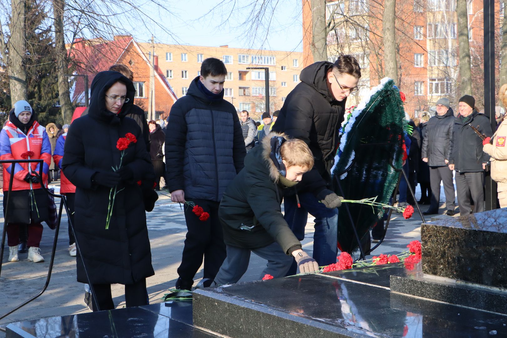 день защитника отечества, серебряные пруды, возложение, братская могила,