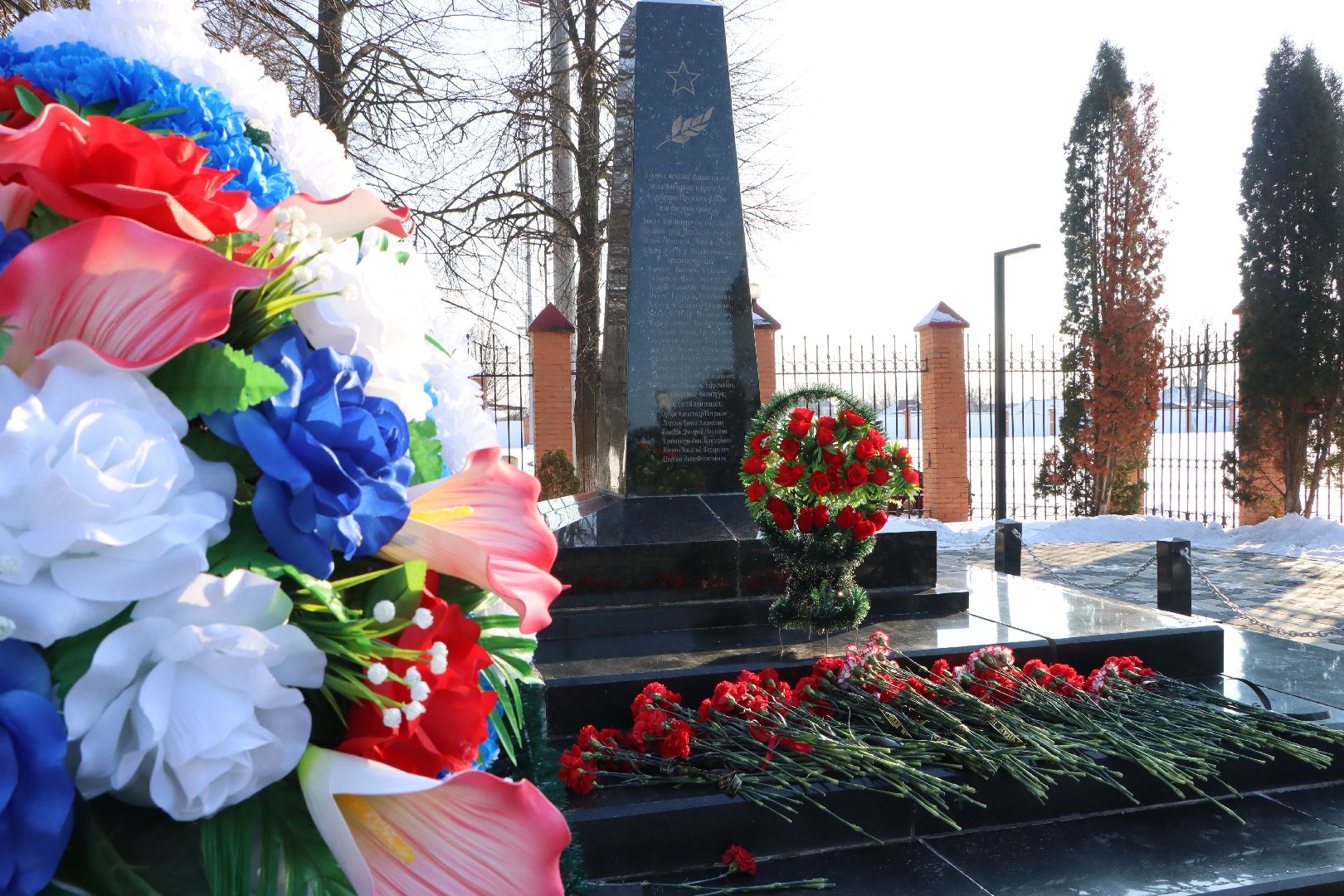 день защитника отечества, серебряные пруды, возложение, братская могила,