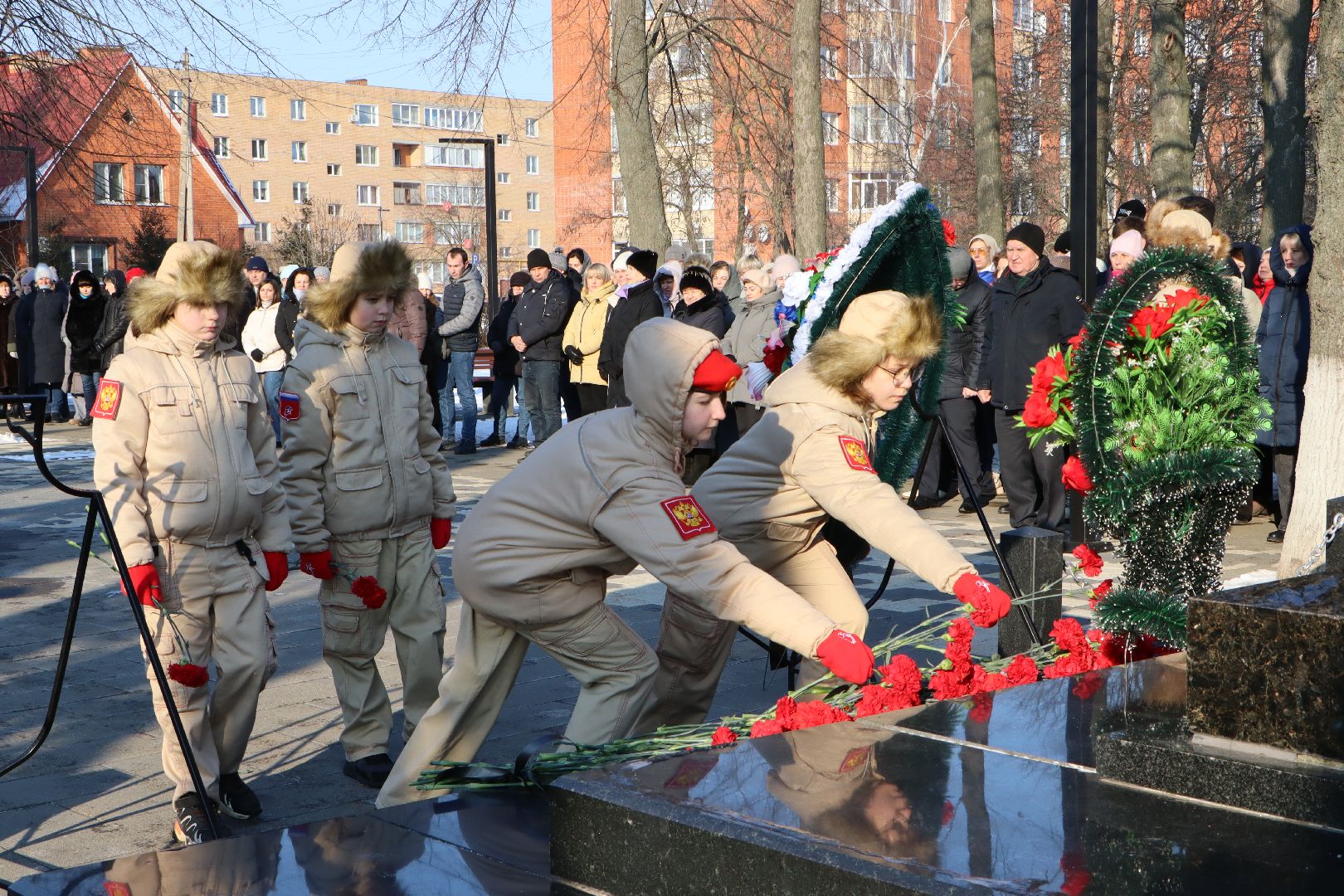 день защитника отечества, серебряные пруды, возложение, братская могила,