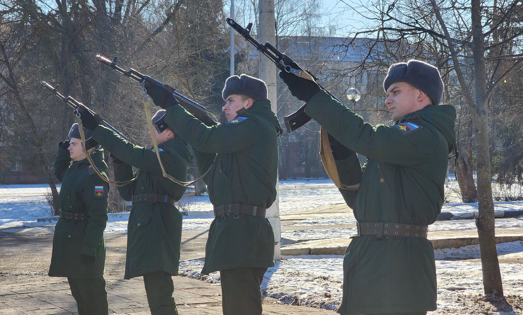 солнечногорск, вертикалки, советская площадь, памятник погибшим воинам, день защитника отечества,