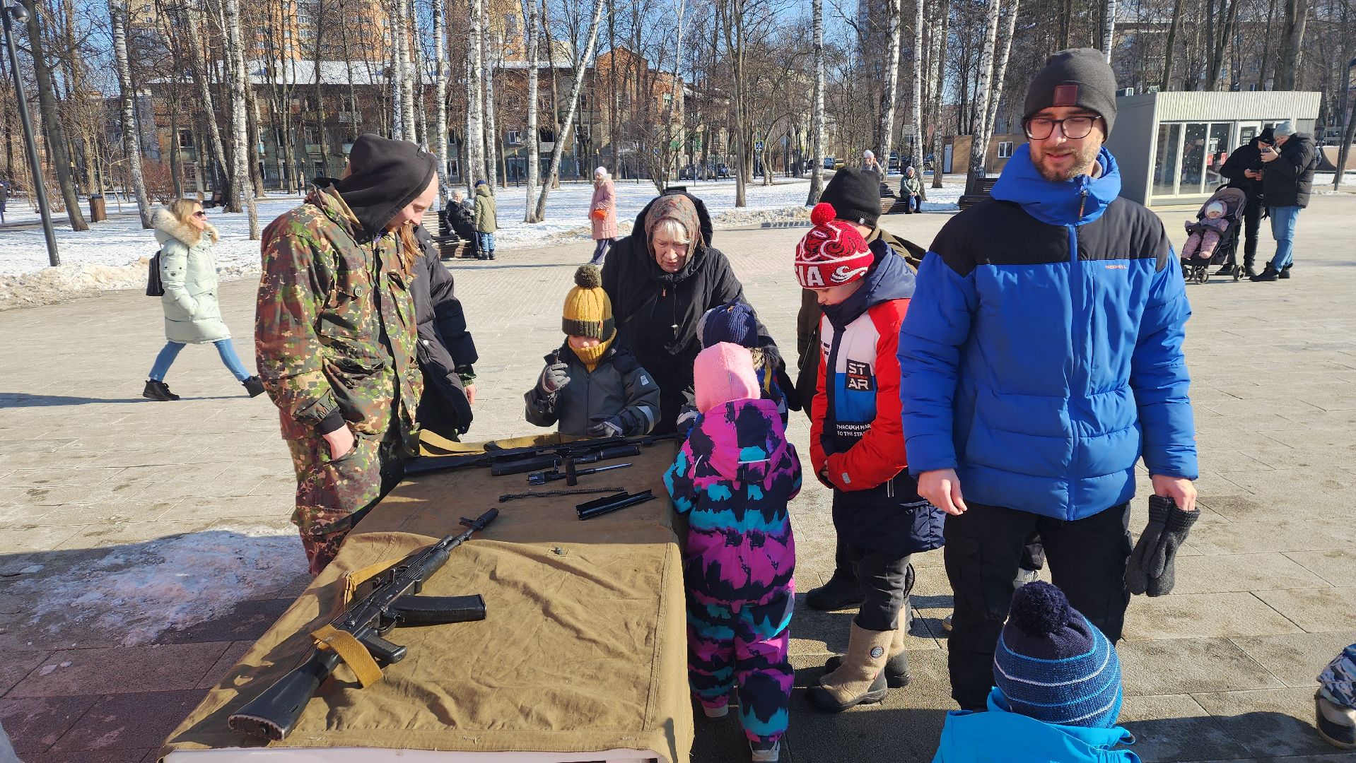 пушкино, центральный парк, автомат, сборка оружия, мастер класс, патриотическое воспитание молодежи,