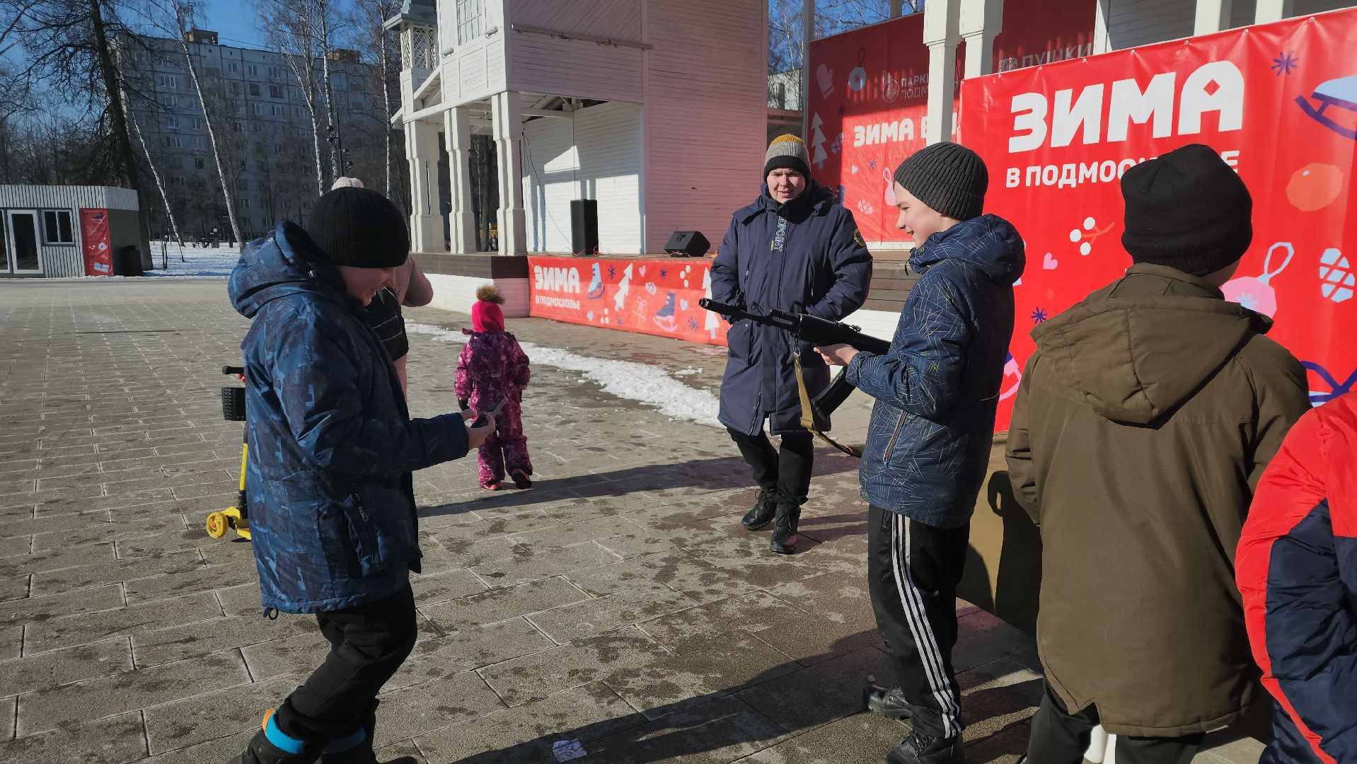 пушкино, центральный парк, автомат, сборка оружия, мастер класс, патриотическое воспитание молодежи,