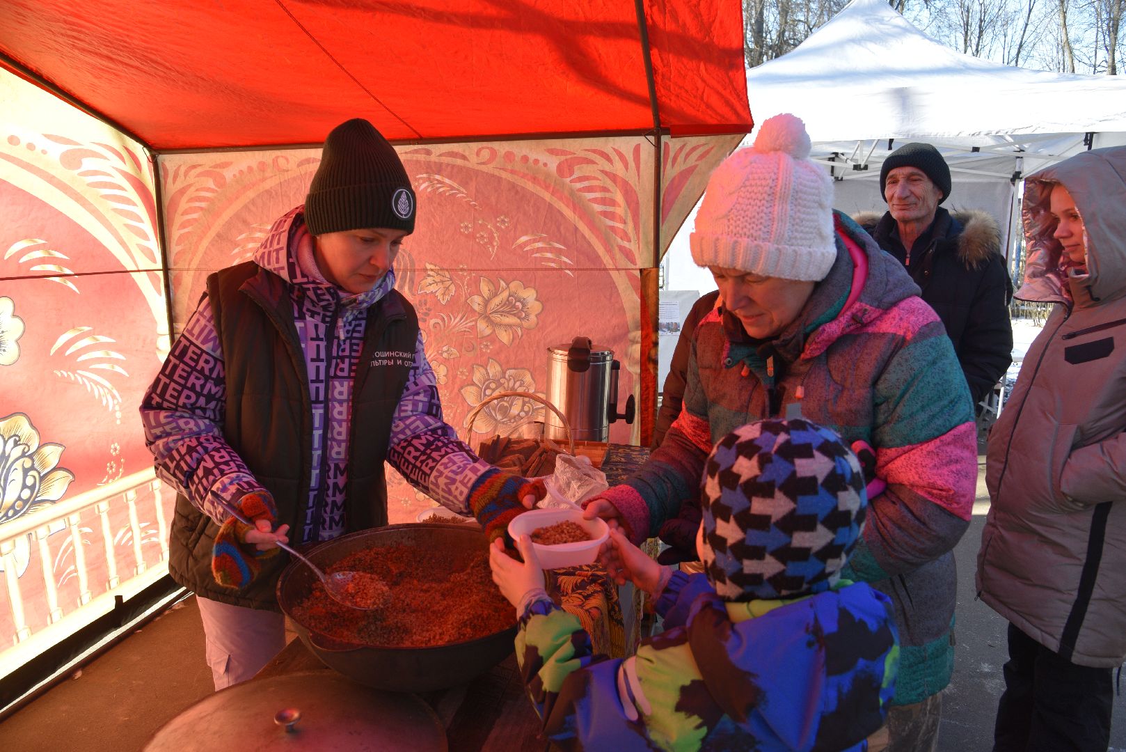 лотошино, лотошинский парк, день защитника отечества, солдатская каша,