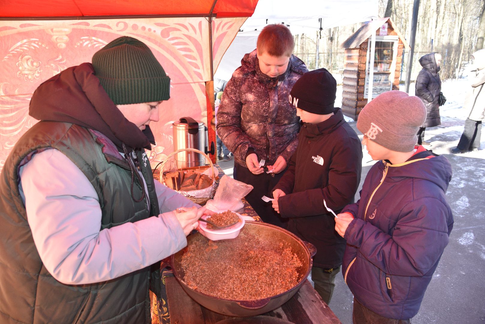 лотошино, лотошинский парк, день защитника отечества, солдатская каша,