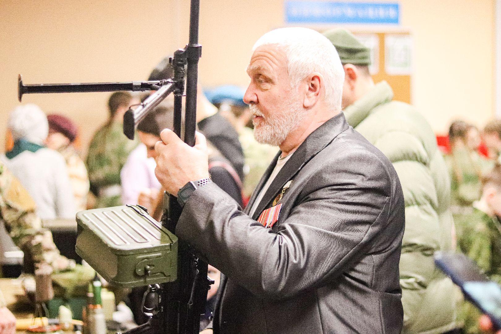 Клин, общество, выставка вооружения, люди, оружие, вертикалки,