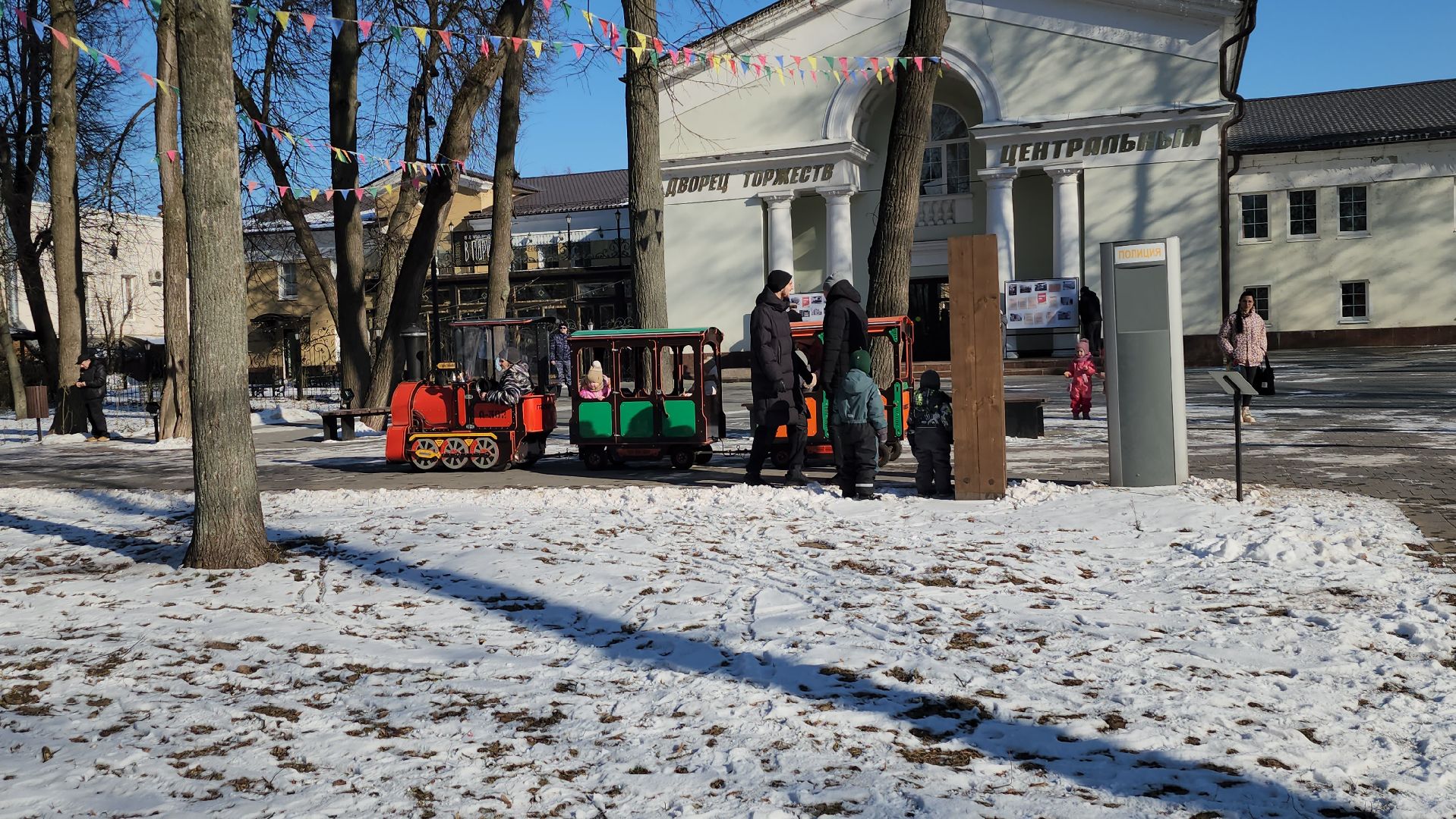 серпухов, парк имени олега степанова, аттракцион детский паровоз, зима в подмосковье, парки серпухова, вертикалки,