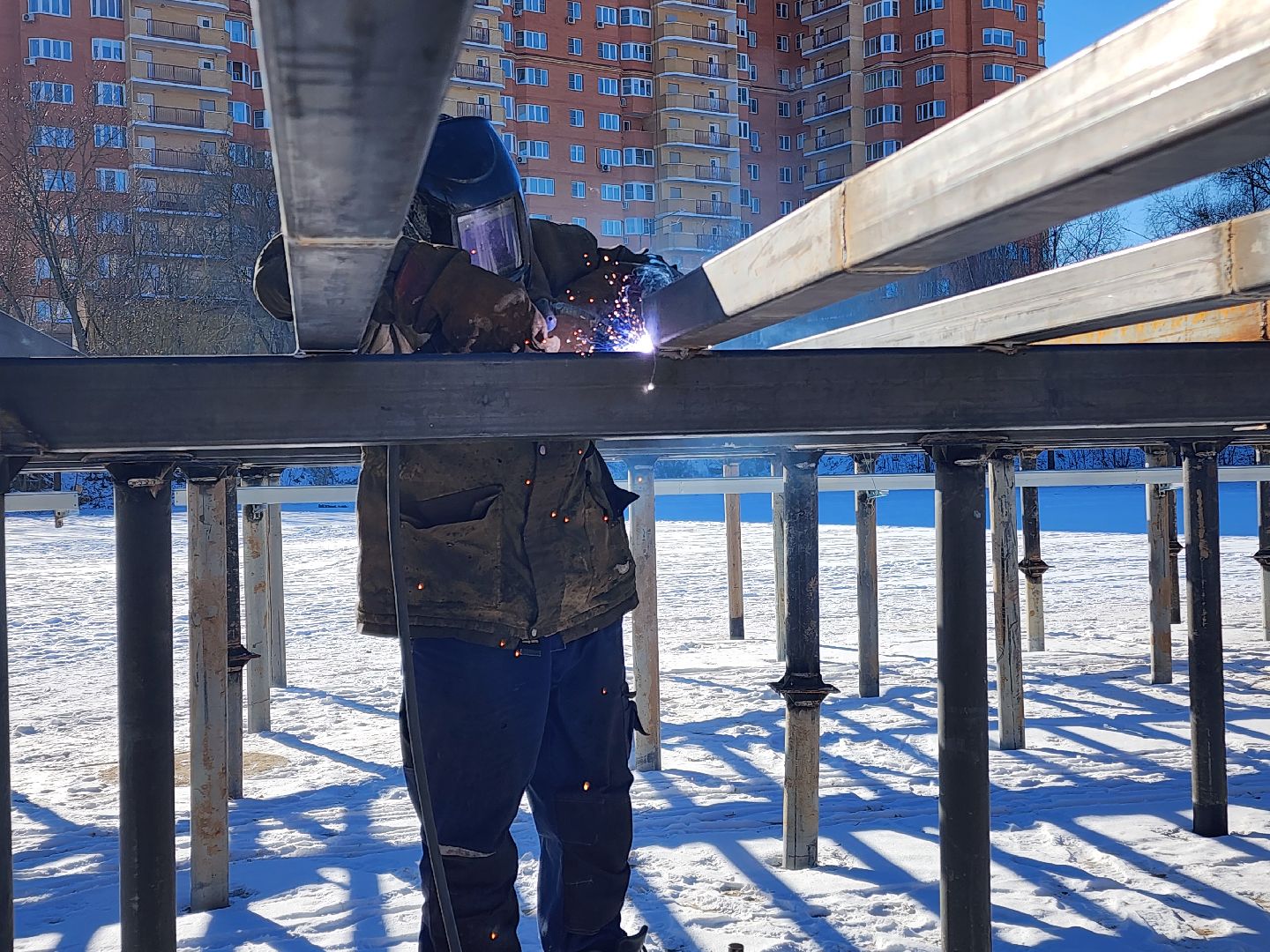 Чехов, улица Береговая, набережная реки Теребенка, благоустройство, обновление, реконструкция, металлические каркасы, пешеходные настилы, пирс, госпрограмма московской области, формирование комфортной городской среды, глава округа Михаил Собакин, нацпроект жилье и городская среда, вертикалки,