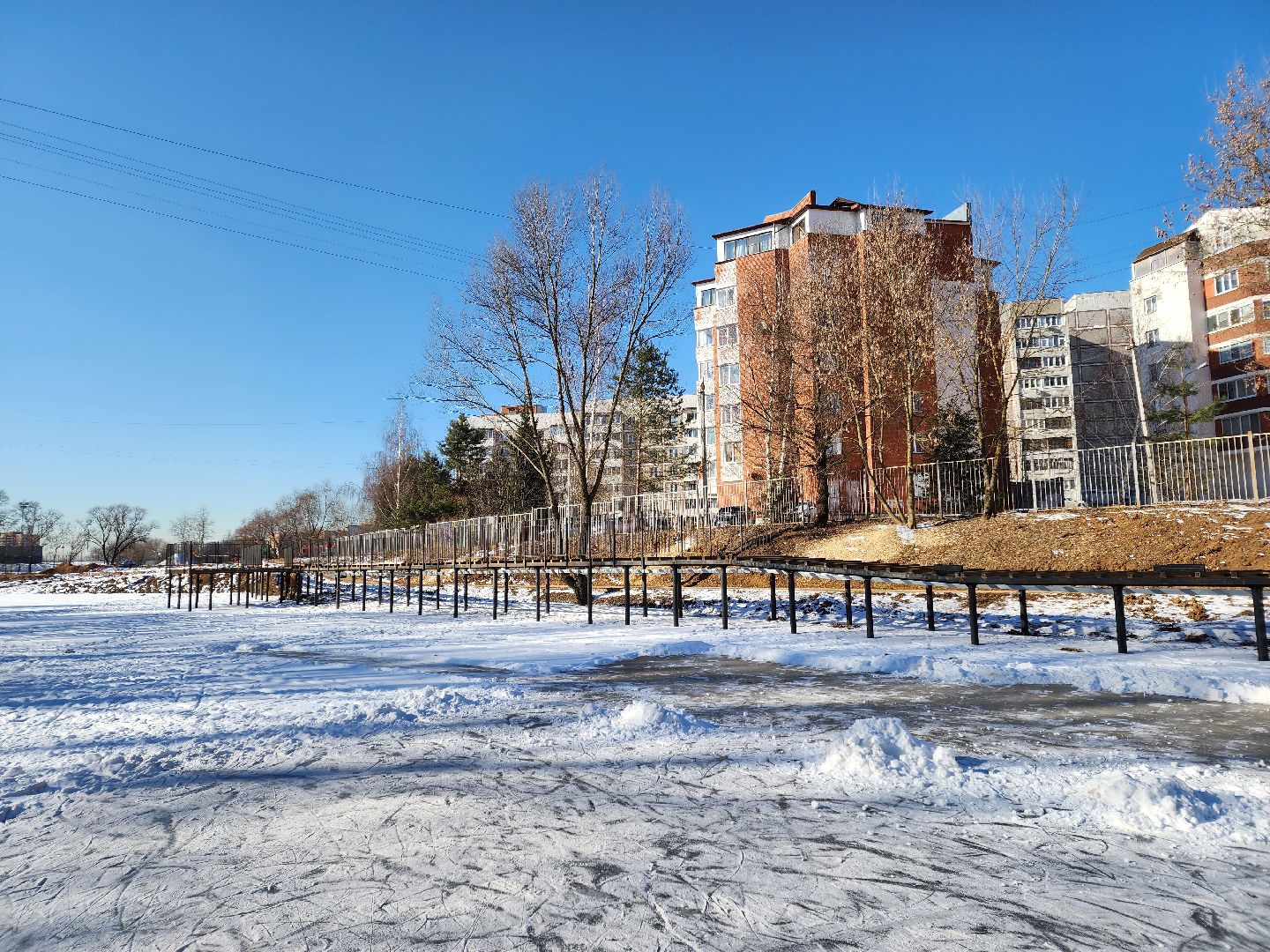 Чехов, улица Береговая, набережная реки Теребенка, благоустройство, обновление, реконструкция, металлические каркасы, пешеходные настилы, пирс, госпрограмма московской области, формирование комфортной городской среды, глава округа Михаил Собакин, нацпроект жилье и городская среда, вертикалки,