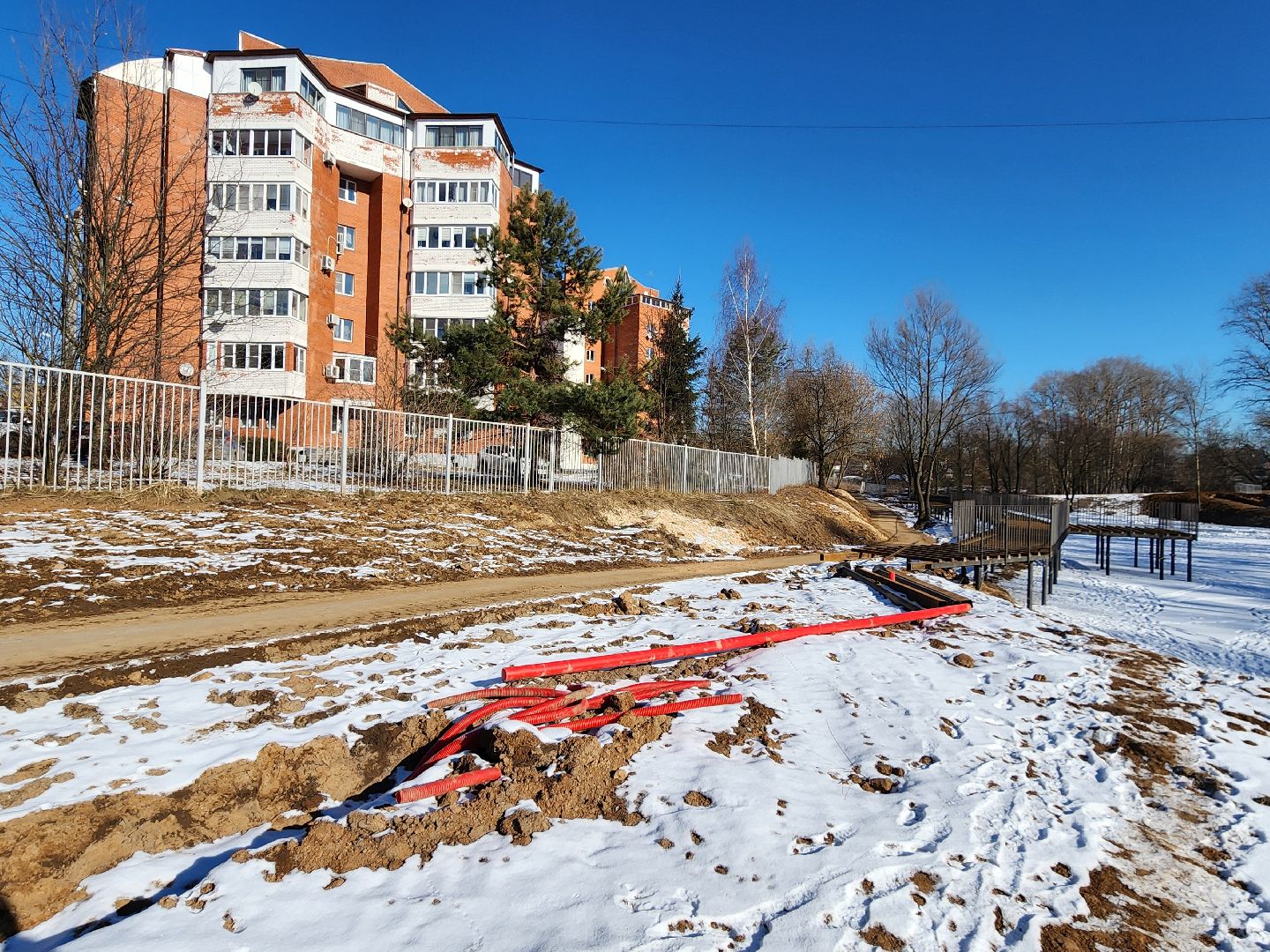 Чехов, улица Береговая, набережная реки Теребенка, благоустройство, обновление, прокладка сетей электроснабжения, инженерные коммуникации, наружное освещение, закладные под электрический кабель, госпрограмма московской области, формирование комфортной городской среды,