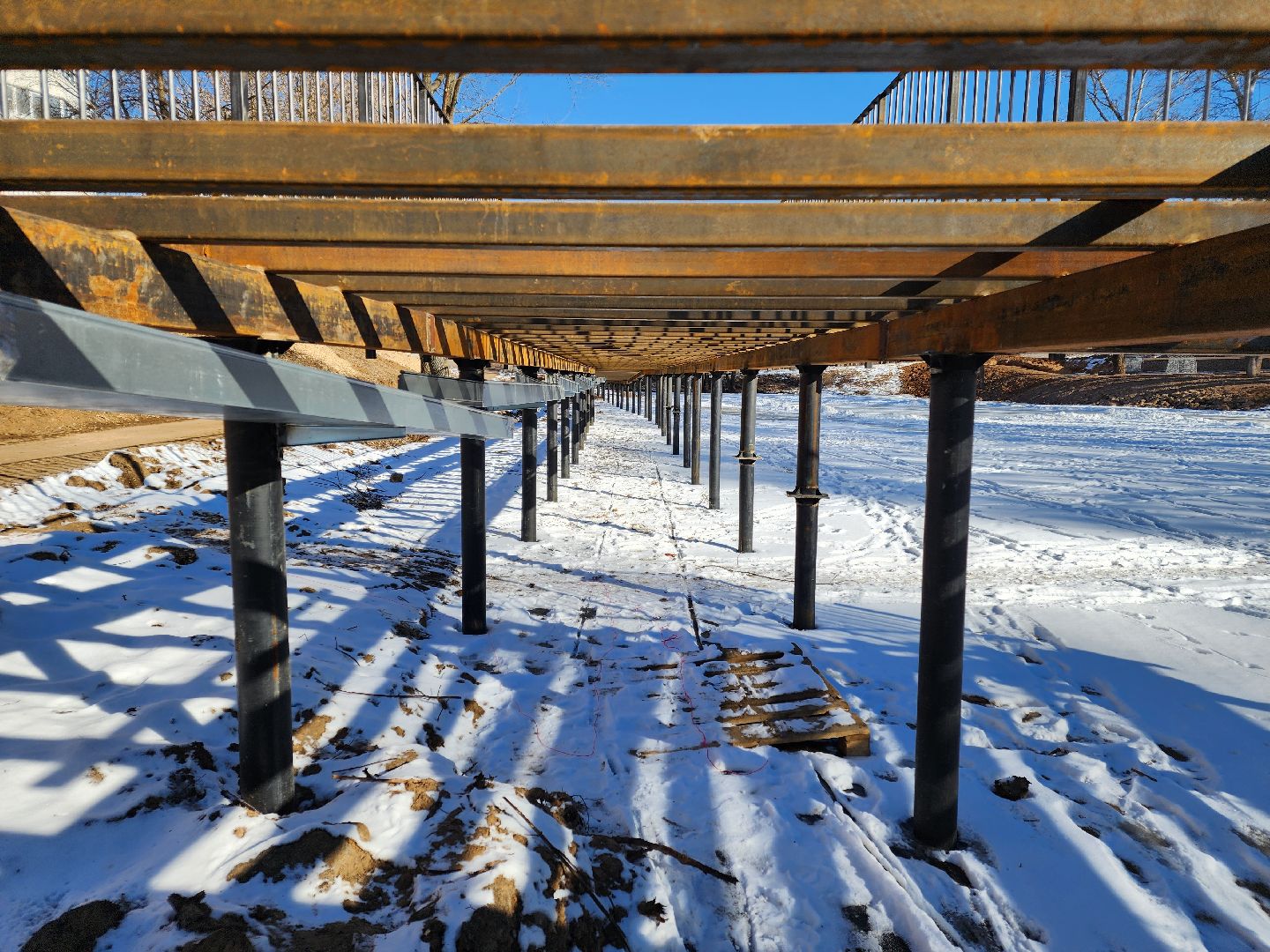 Чехов, улица Береговая, набережная реки Теребенка, благоустройство, обновление, прокладка сетей электроснабжения, инженерные коммуникации, наружное освещение, закладные под электрический кабель, госпрограмма московской области, формирование комфортной городской среды,