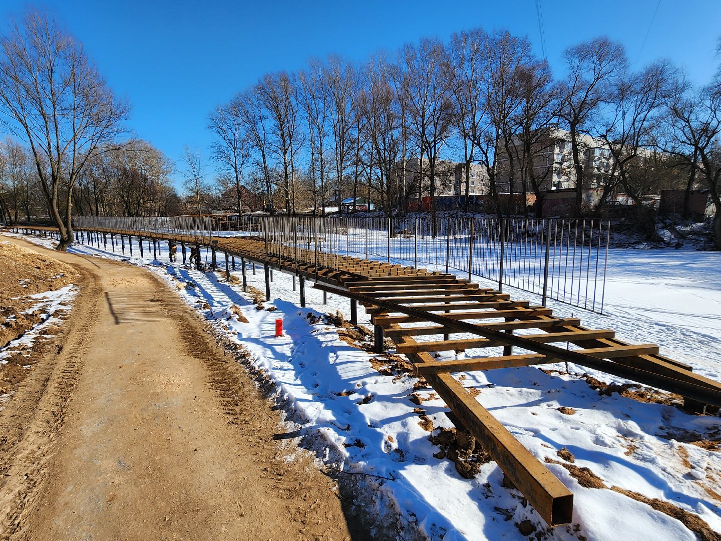 Чехов, улица Береговая, набережная реки Теребенка, благоустройство, обновление, прокладка сетей электроснабжения, инженерные коммуникации, наружное освещение, закладные под электрический кабель, госпрограмма московской области, формирование комфортной городской среды,