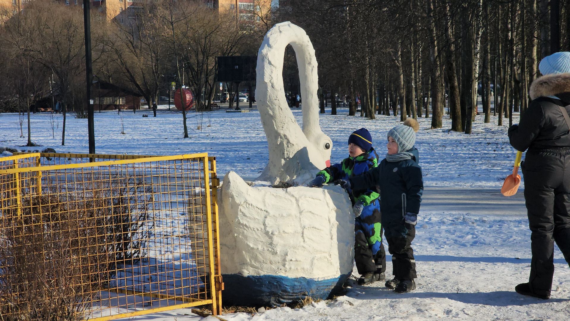долгопрудный, парк на молодежной, Кормушки для белок, мыльные пузыри, аниматоры, вертикалки,