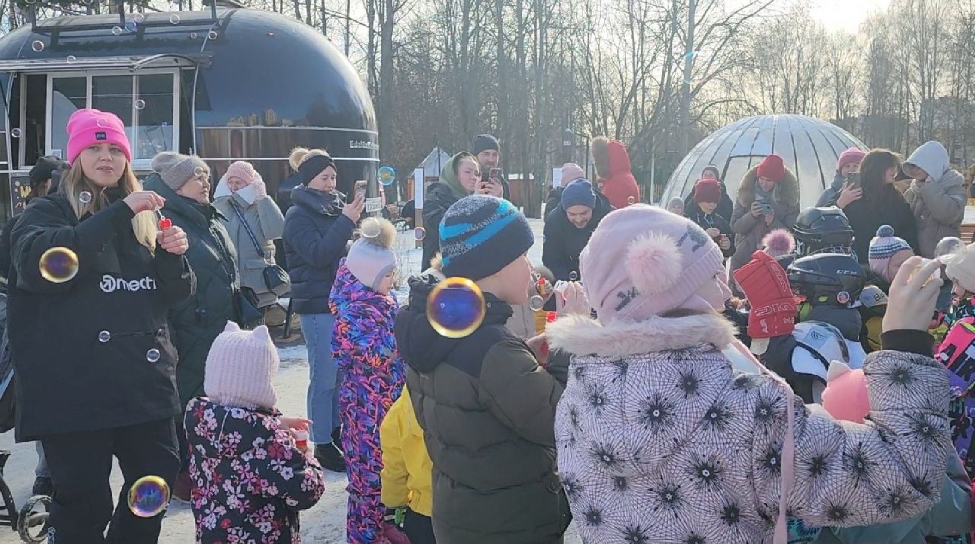 долгопрудный, парк на молодежной, Кормушки для белок, мыльные пузыри, аниматоры, вертикалки,