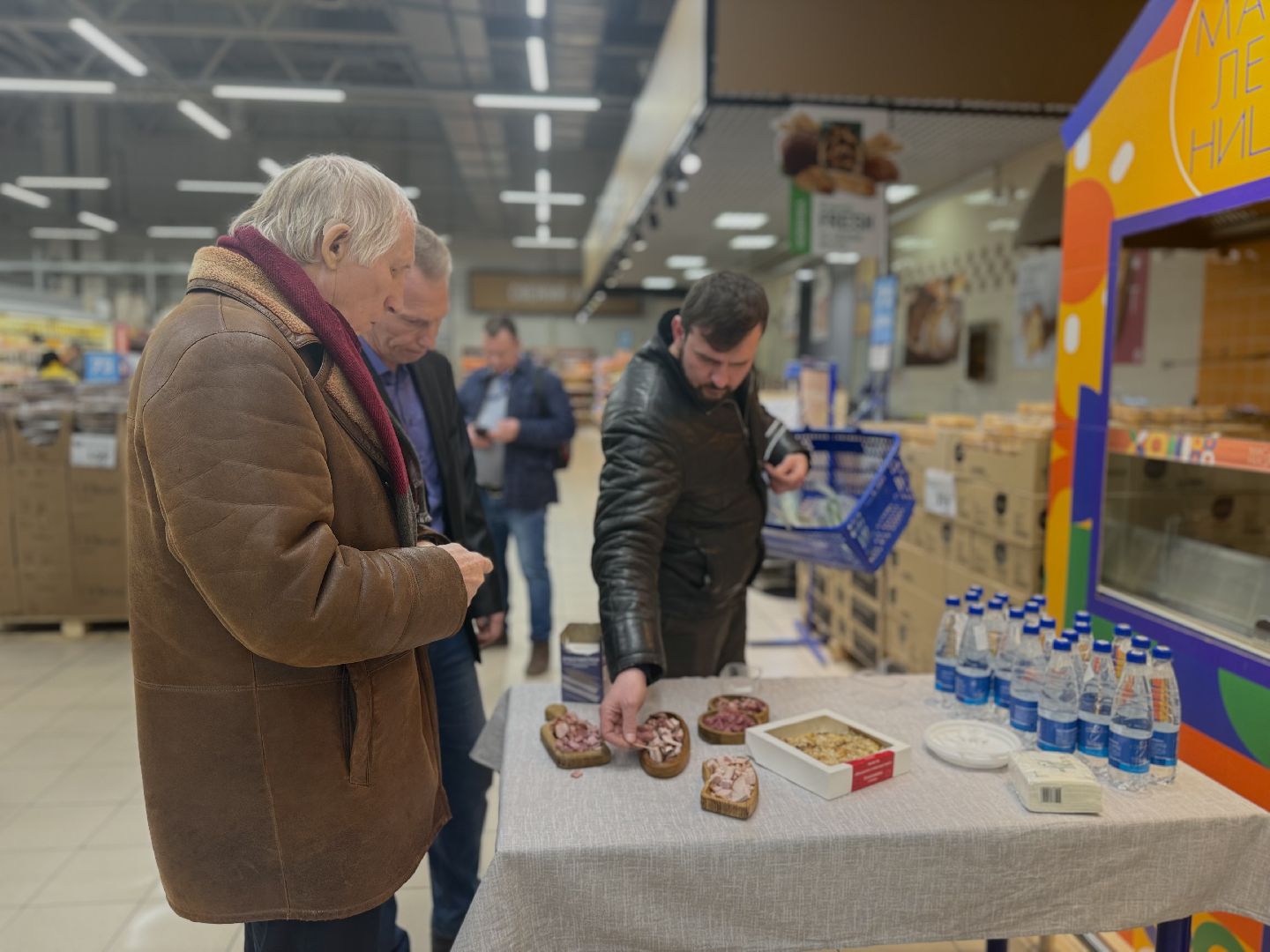 Гипермаркет лента, Фермерский островок, Фермеры России, ленинский городской округ, вертикалки,